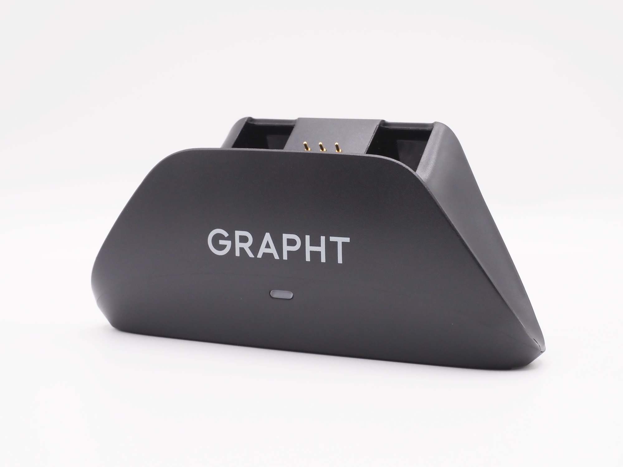 ドックもブラックとホワイトの2色が用意されている