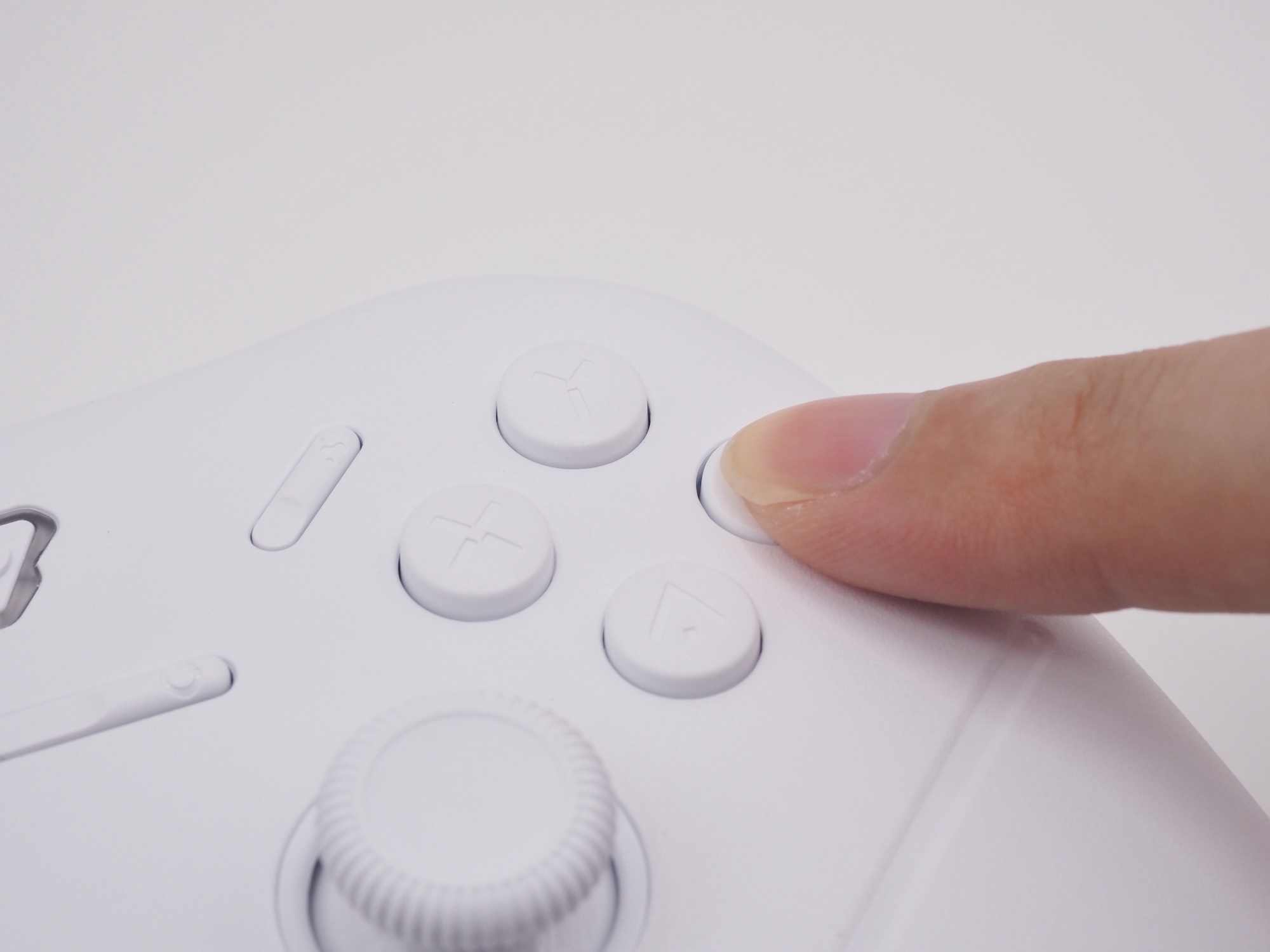 ABXYボタンにはラバーパッドを採用