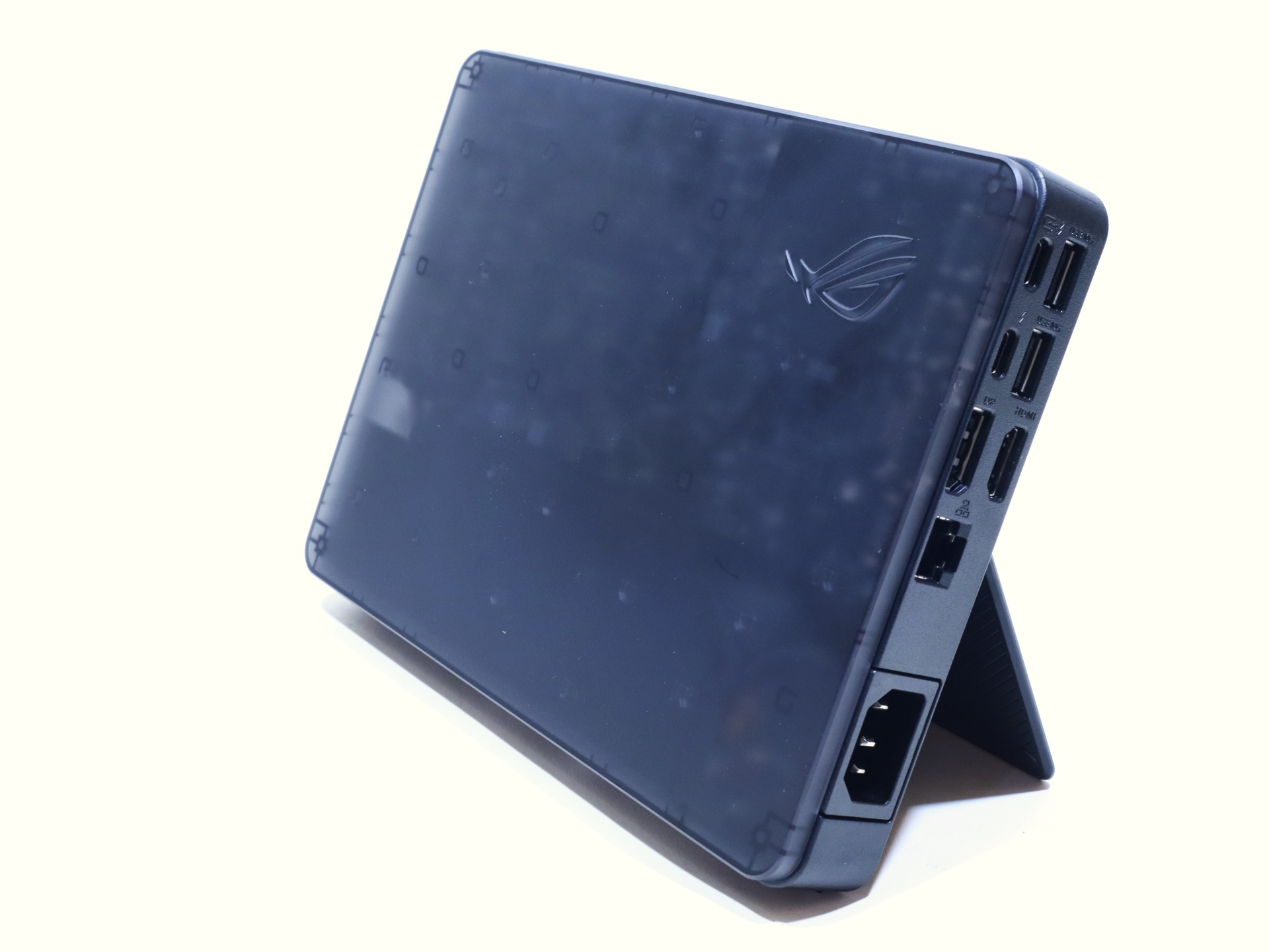 ASUSの外付けGPU「ROG XG Mobile(2025)」の「ROG XG Mobile GC-34R」