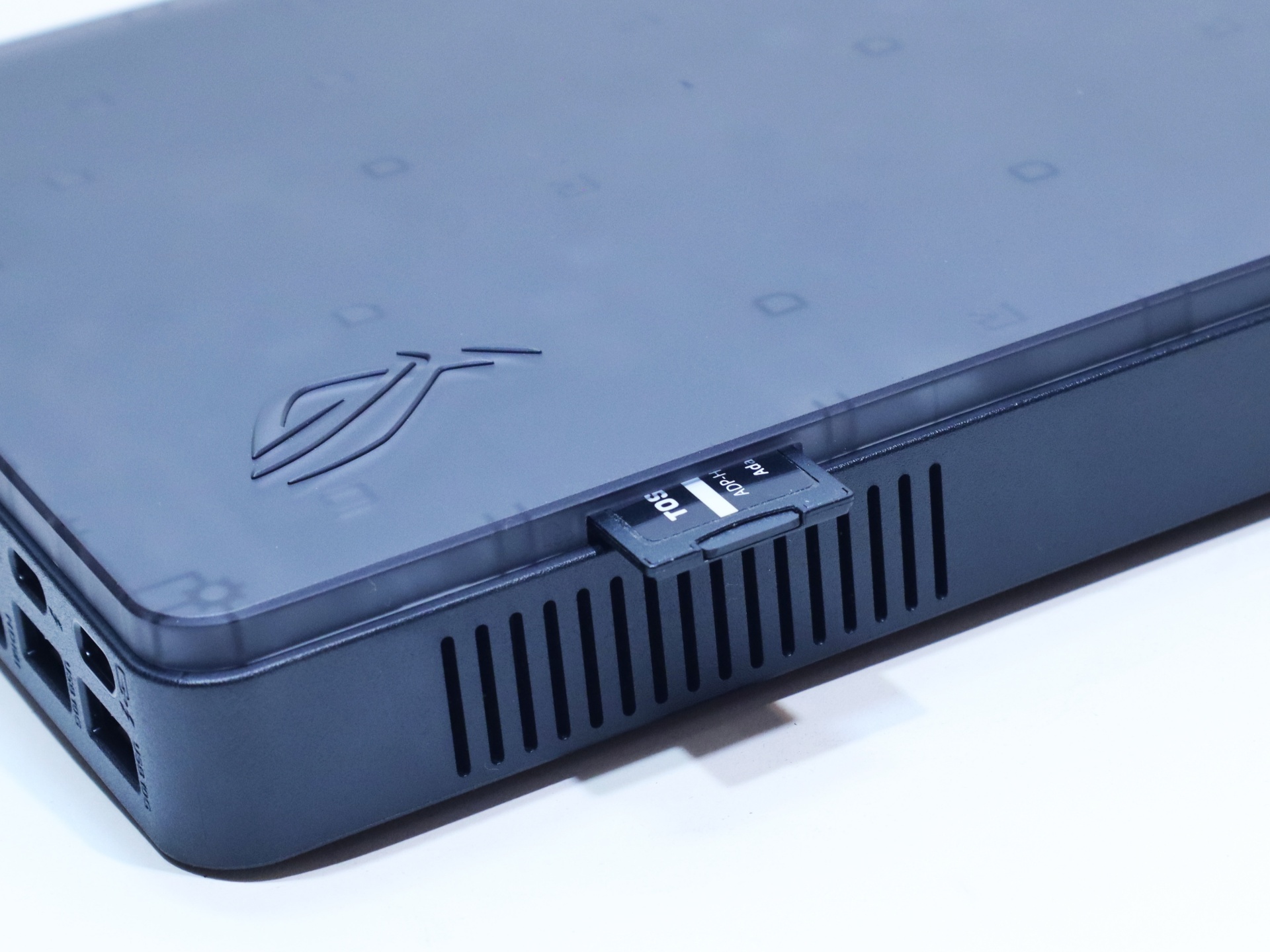 SDカードリーダーも備える