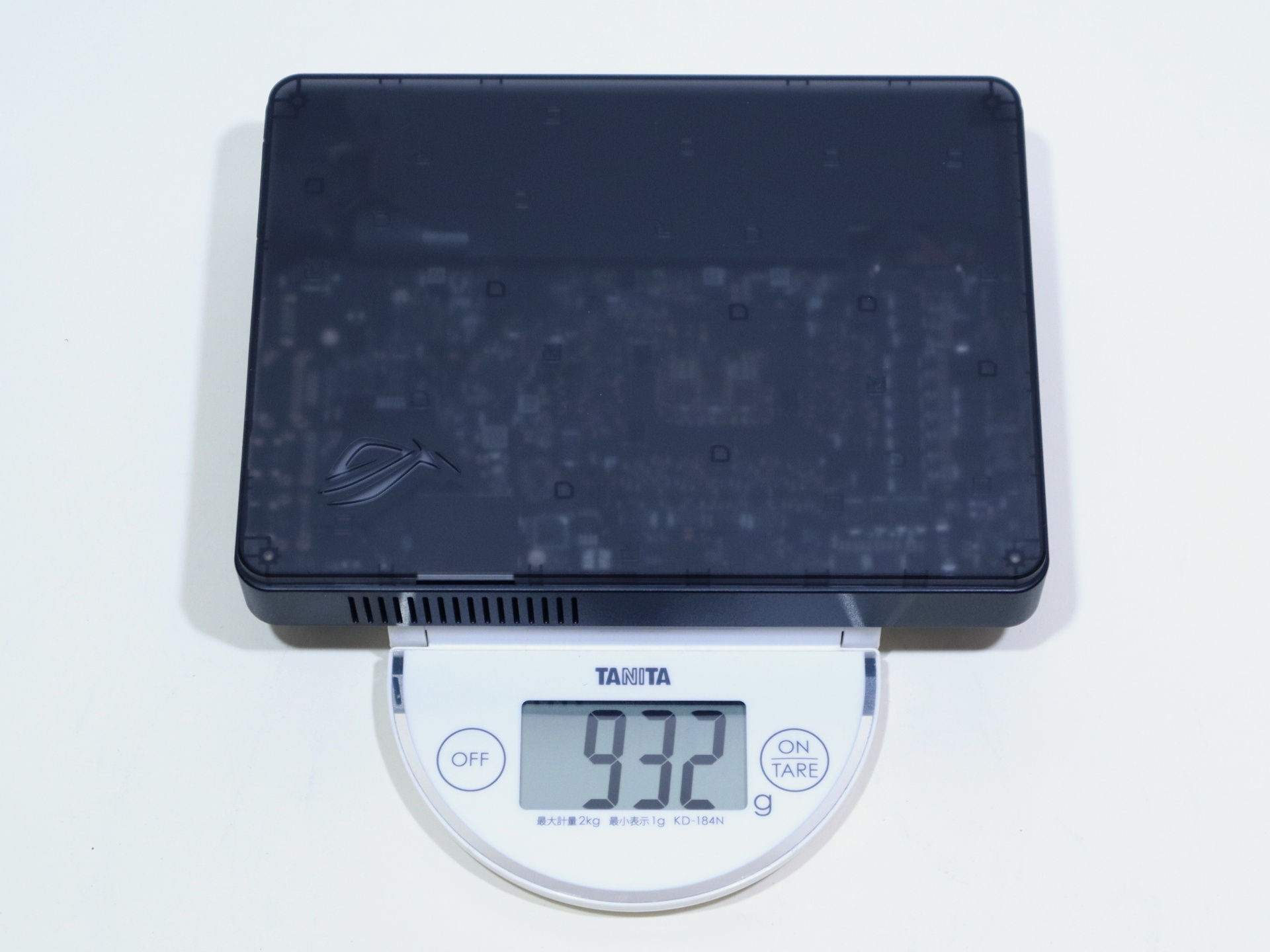 重量は実測で932g