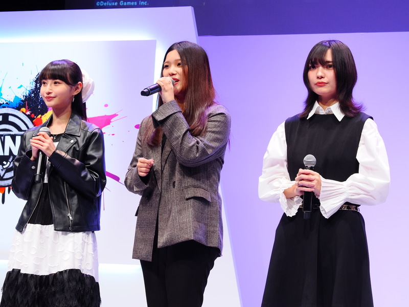 「OVAL SISTEM」。住田愛子さん（中央）、mochilucaさん（左）、iBerryさん（右）