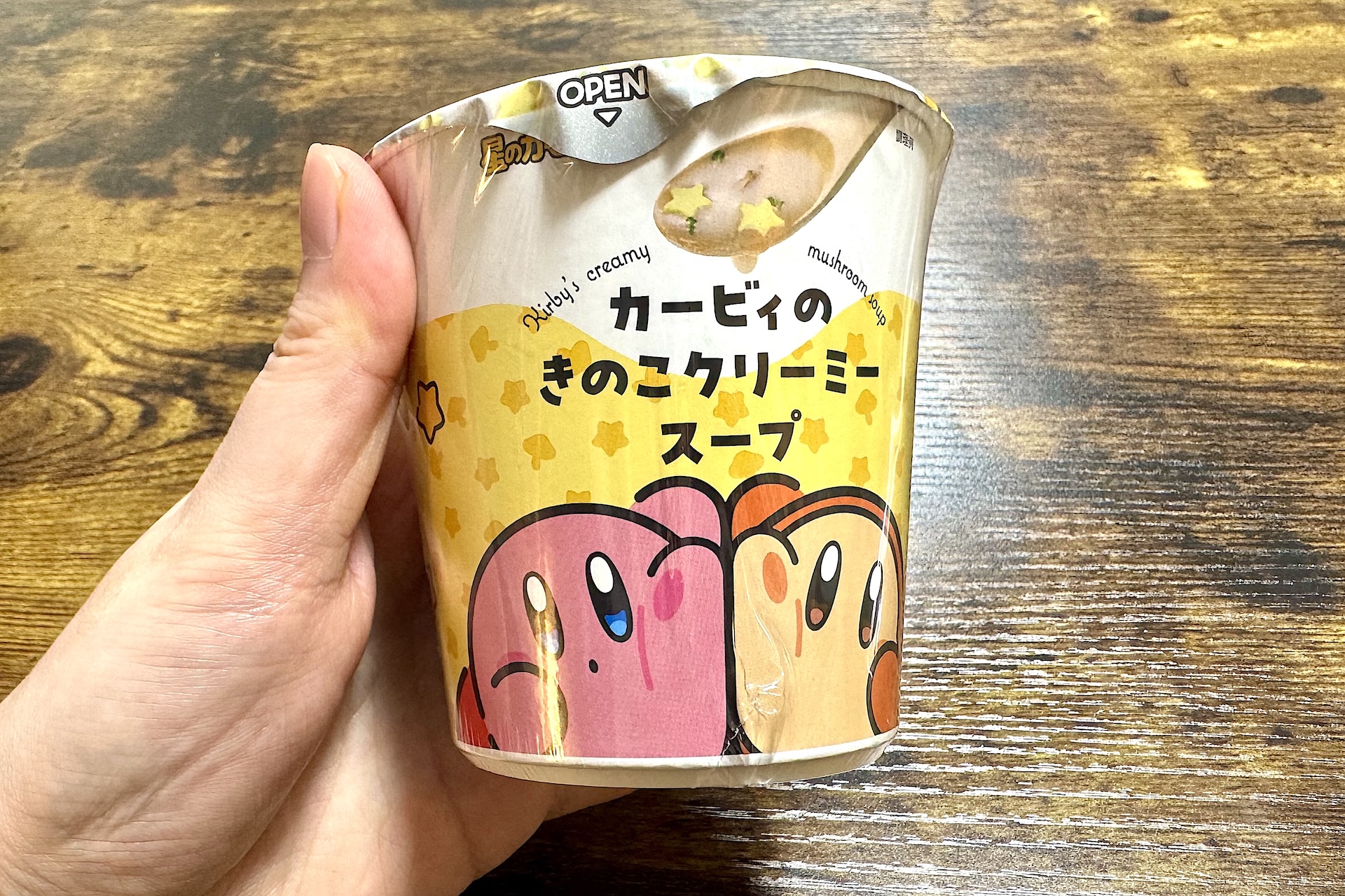 パッケージはカービィとワドルディがほっぺをすり合わせたかわいいデザイン