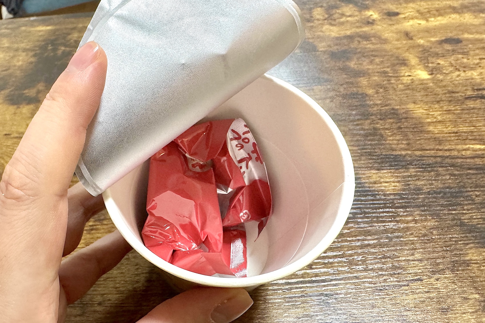 中身は具入りスープの素が1袋のみ。シンプルでわかりやすい