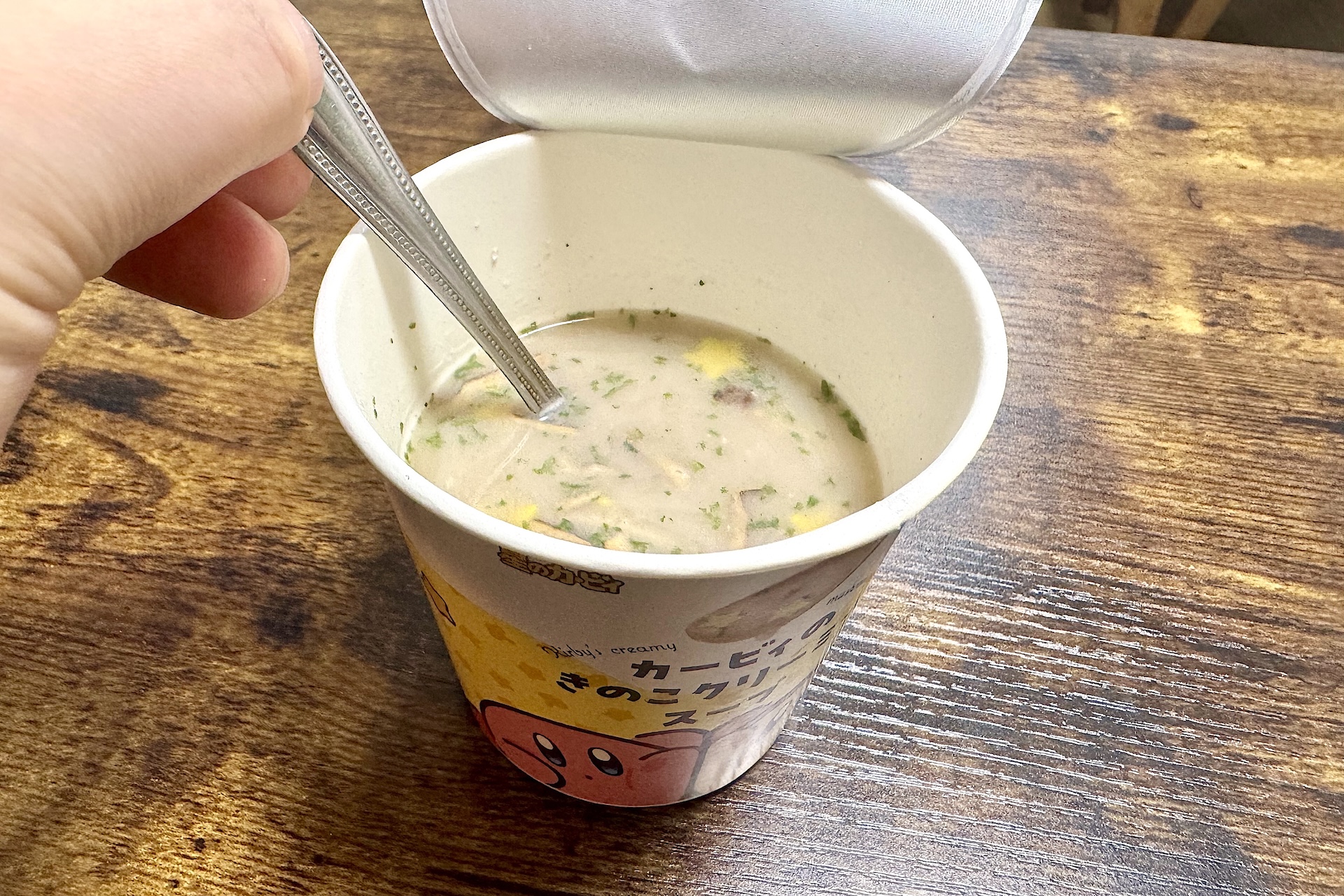 内側の線までお湯を注げばすぐに完成