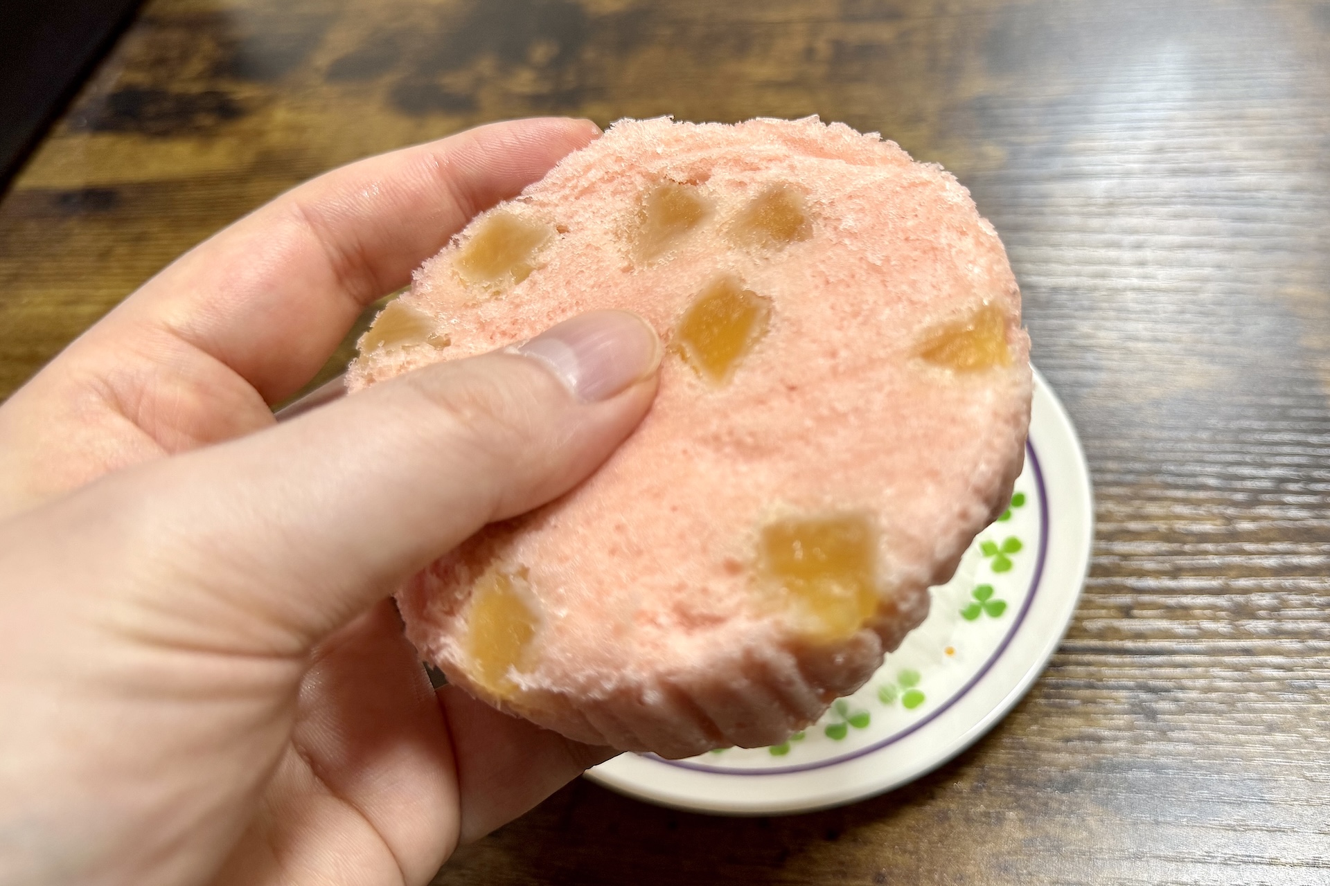 底面には角切りりんごがぎっしり