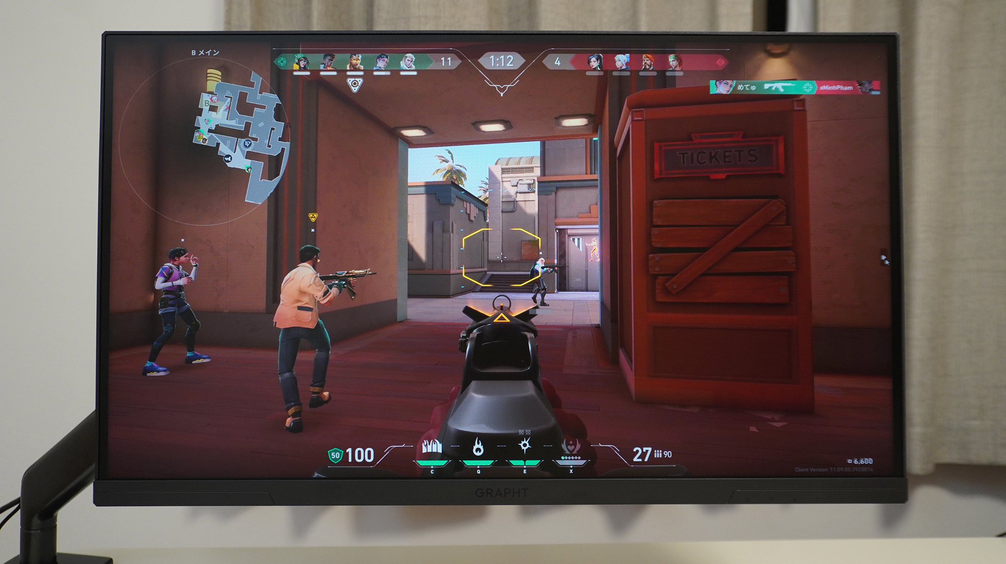 「Valorant」のような敵を素早く捉える必要があるため、24.5インチのモニターが向く