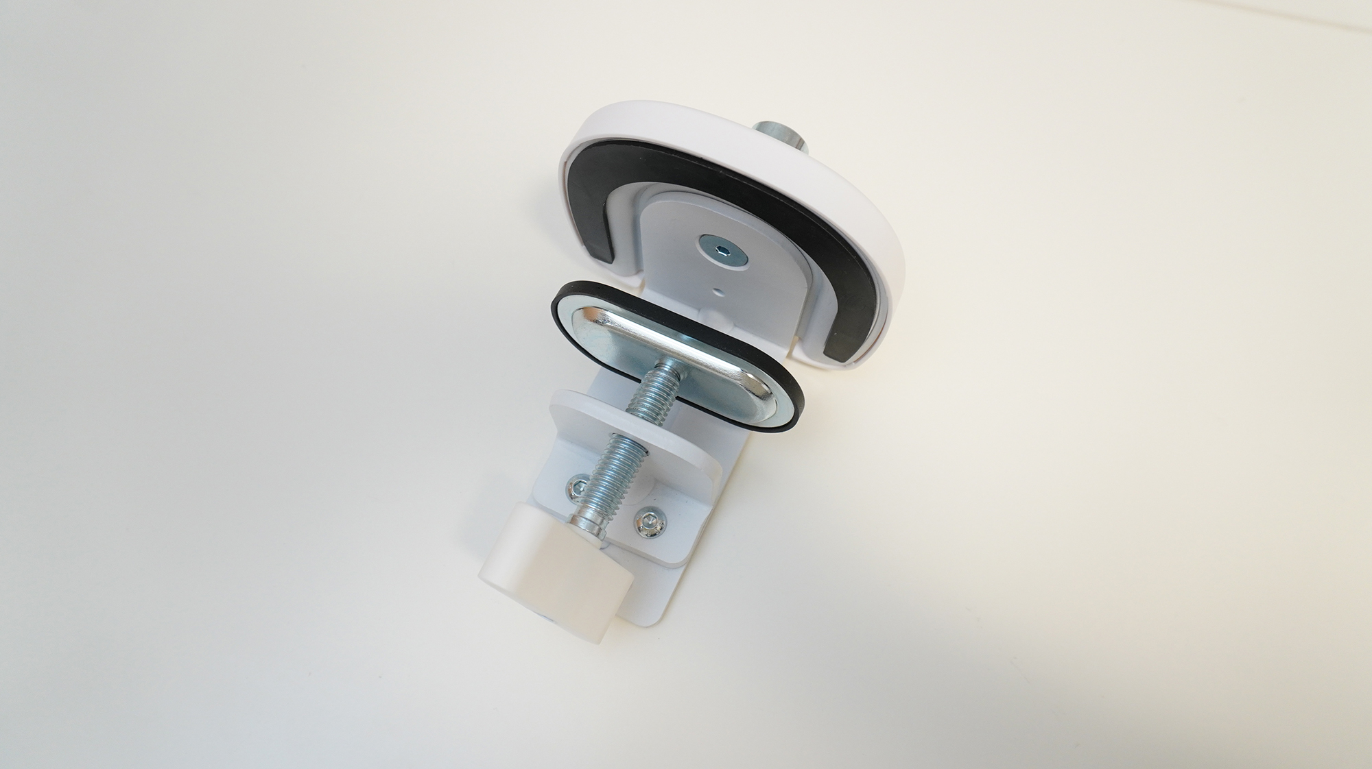 「Aero M9TQ」。こちらも押さえにはゴムパーツが付いている。ハンドルはどちらも分厚く回しやすい