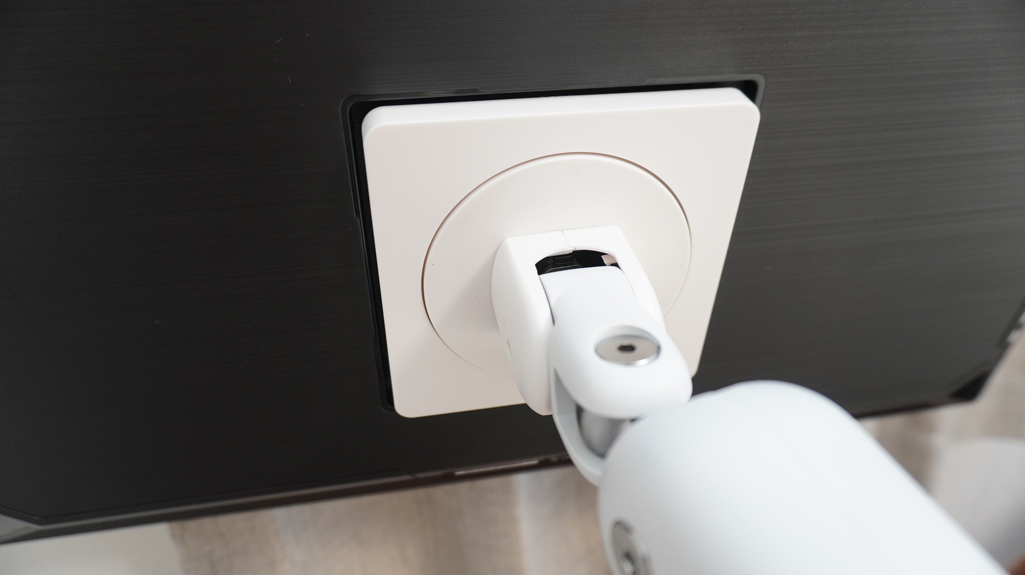 パーツを付けてしまえばあとはワンタッチでアームに装着できる