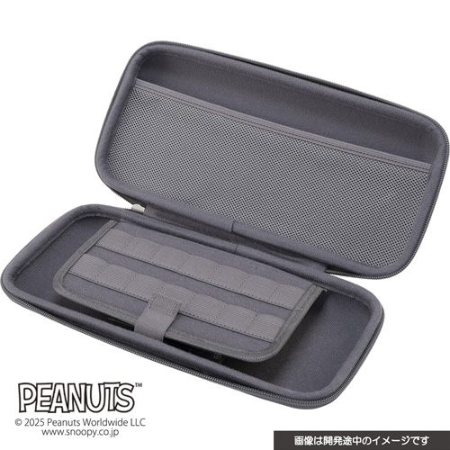 メッシュポケットとゲームカードを14枚収納できるポケット付き