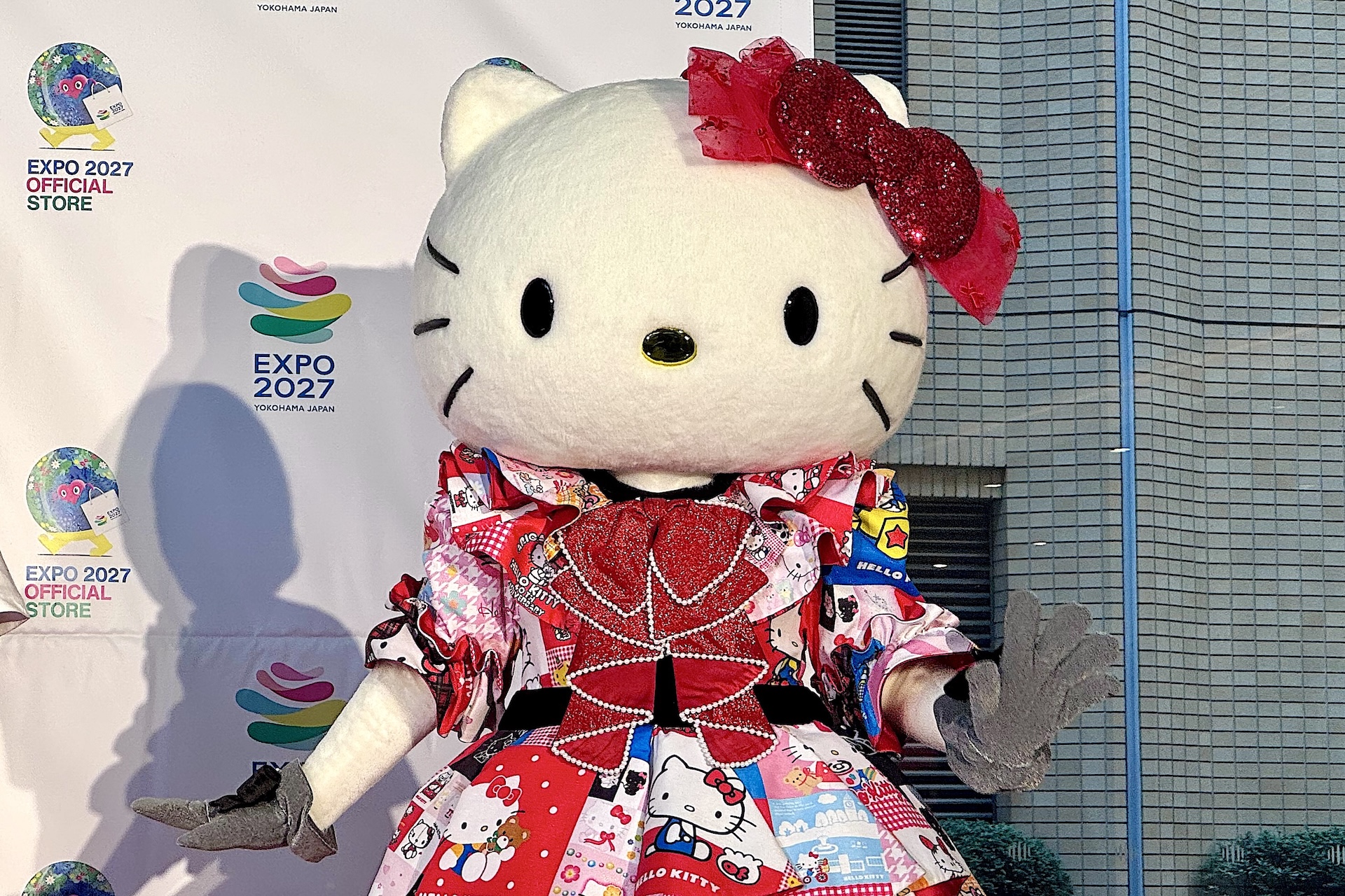 サンリオキャラクターズよりハローキティが登場。かわいいドレスも注目ポイント