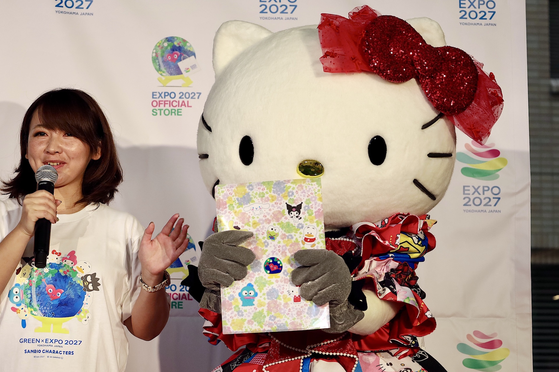 キティちゃんが身振り手振りで今回発売される新商品をアピールしてくれた