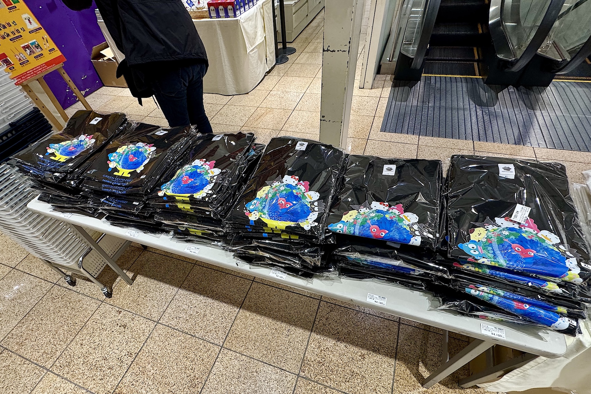 EXPO2027 【サンリオキャラクターズ】 トゥンクトゥンク Tシャツ黒（S・M・L・XL・こども110cm、130cm） 価格：4,180円