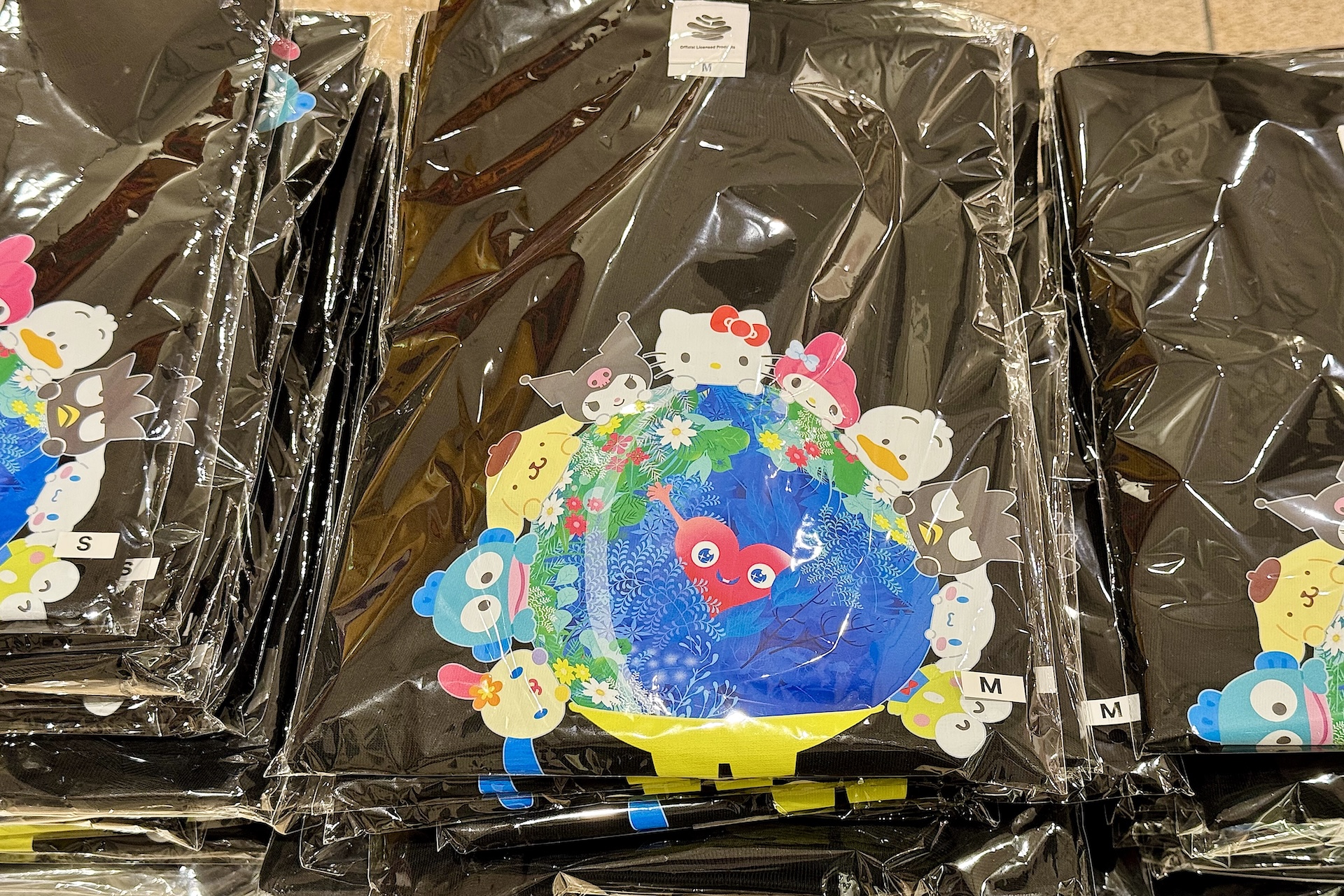 EXPO2027 【サンリオキャラクターズ】 トゥンクトゥンク Tシャツ黒（S・M・L・XL・こども110cm、130cm） 価格：4,180円