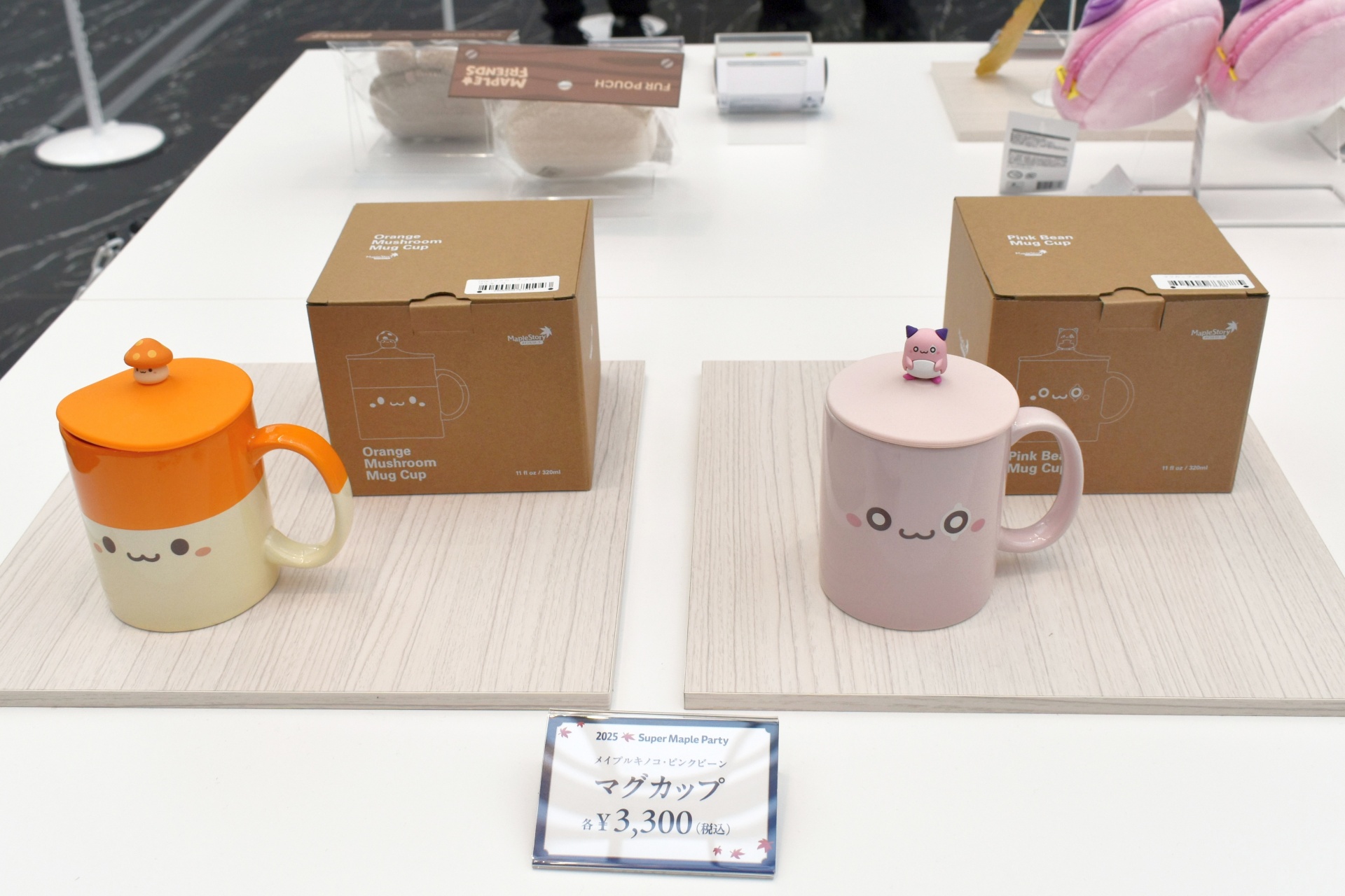 会場限定を含む多くのグッズが販売されており、多くの参加者が訪れていた