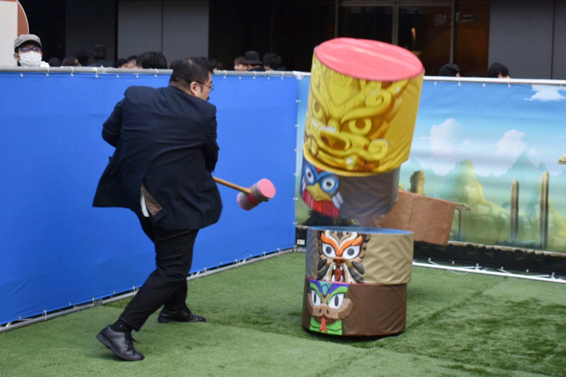 ミニアトラクションの列は尽きず、多くの参加者が楽しんでいた