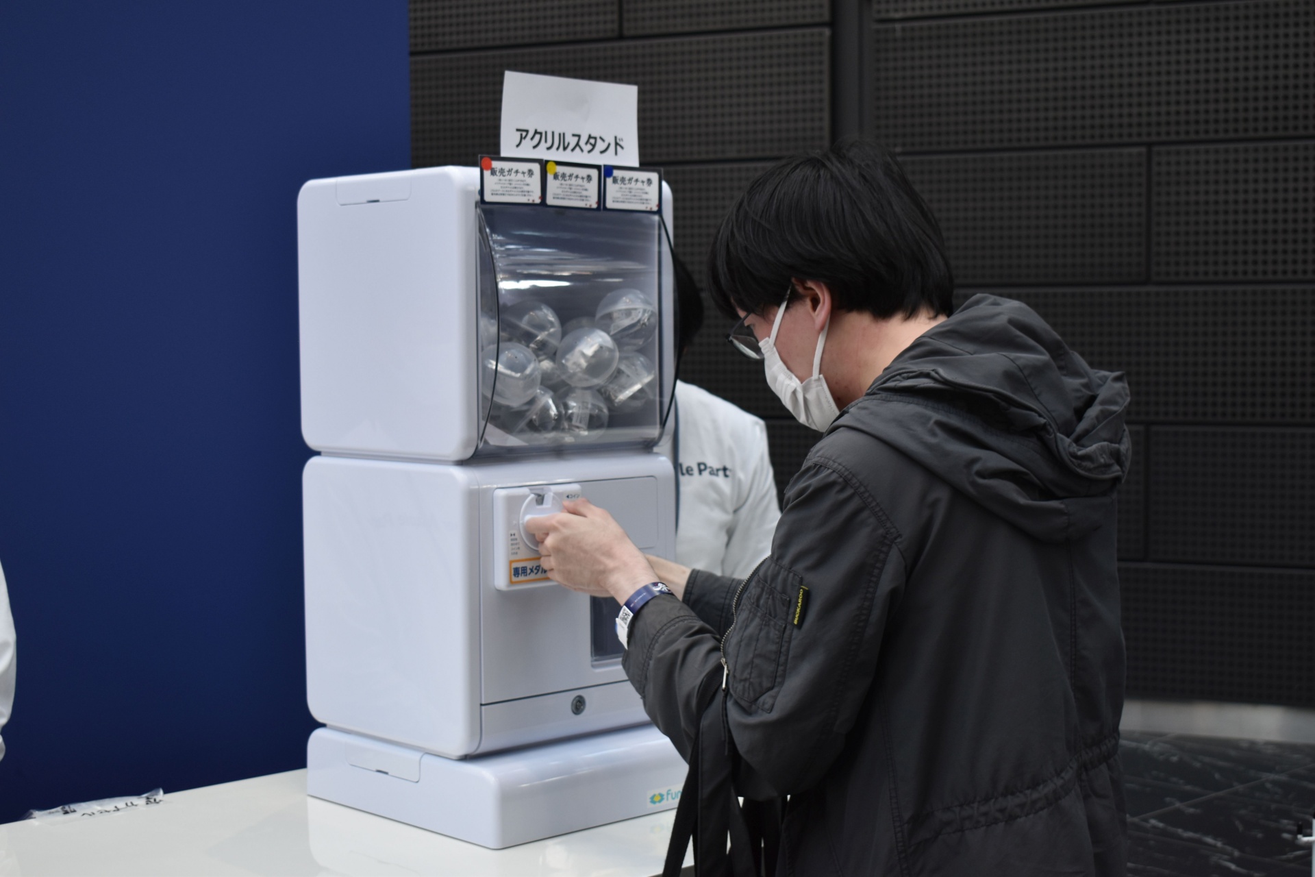 グッズが手に入るガチャや、会場内のスタンプラリーを楽しむと回せる巨大なリアルガチャもあった