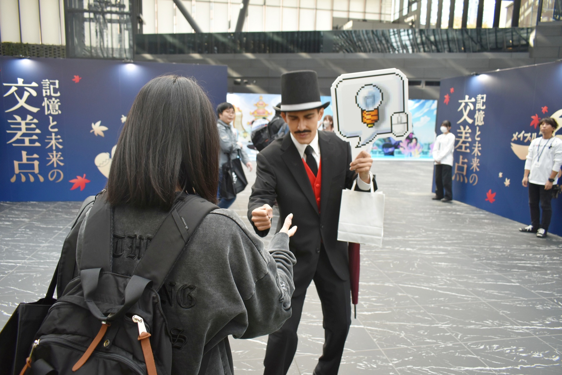 公式のコスプレイヤーとジャンケンできるミニアトラクションもあった