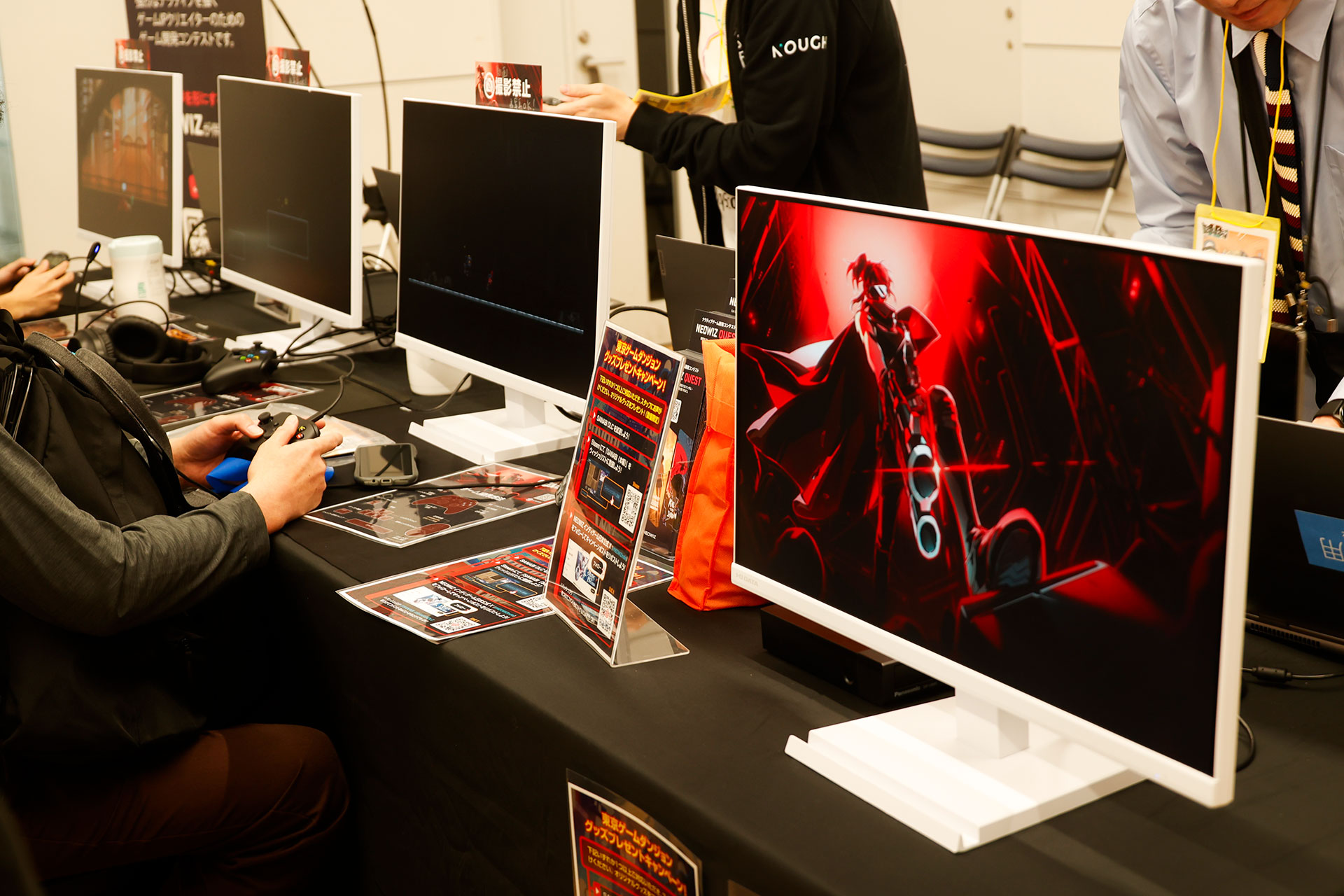 「東京ゲームダンジョン10」の中では、比較的広いブースで展開されていた。そうしたこともあり、オープン直後から本作をプレイしようと待ちわびているファンの列ができていた