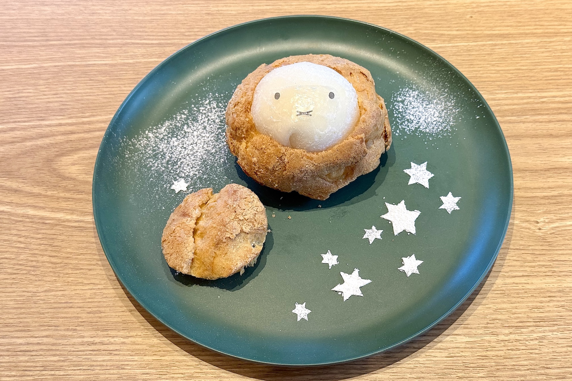 かくれんぼミッフィーのもっちシュー 1,090円