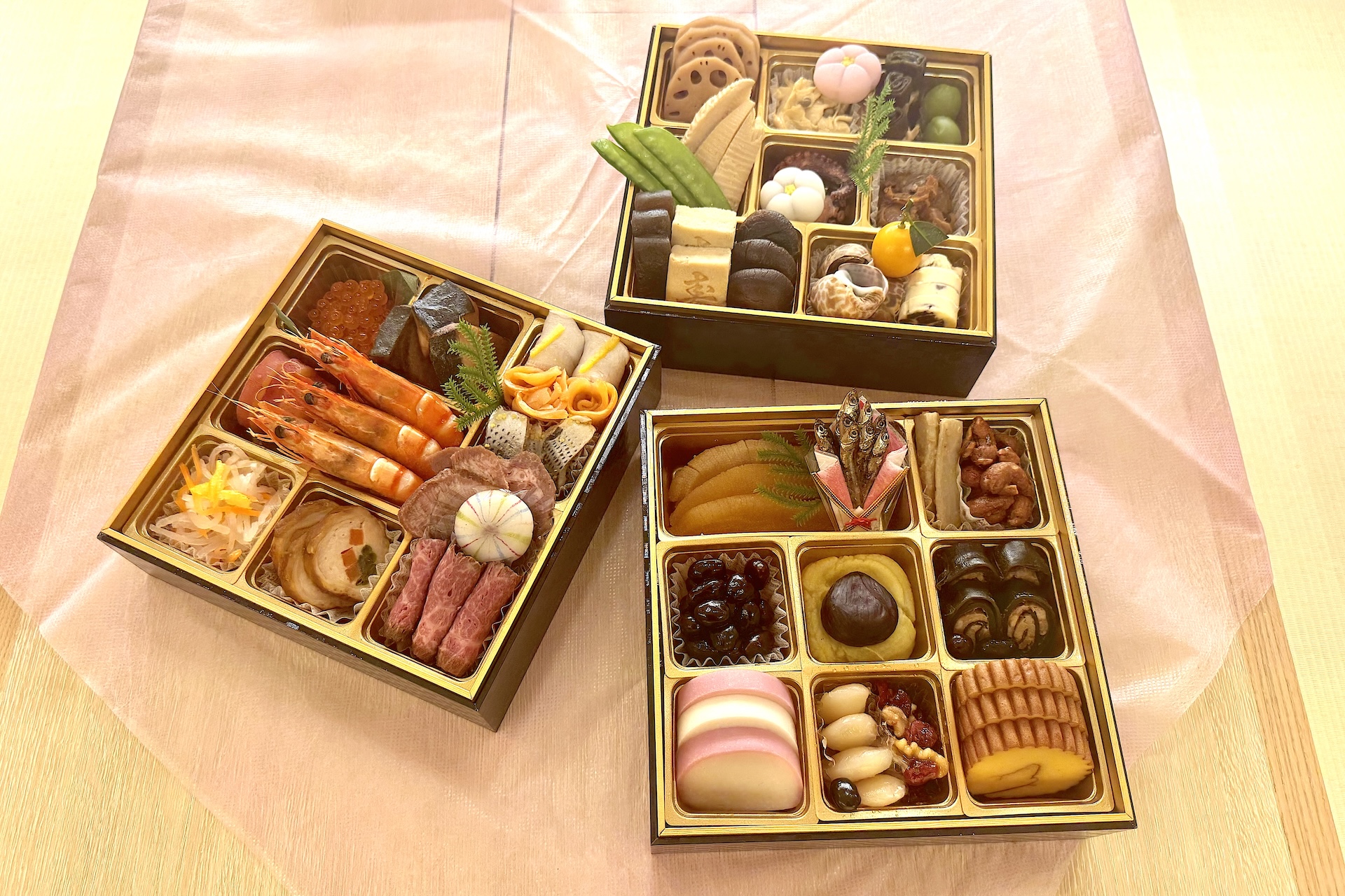 「和風三段重 3人前」価格：20,000円 （くら寿司お食事券2,000円付き）