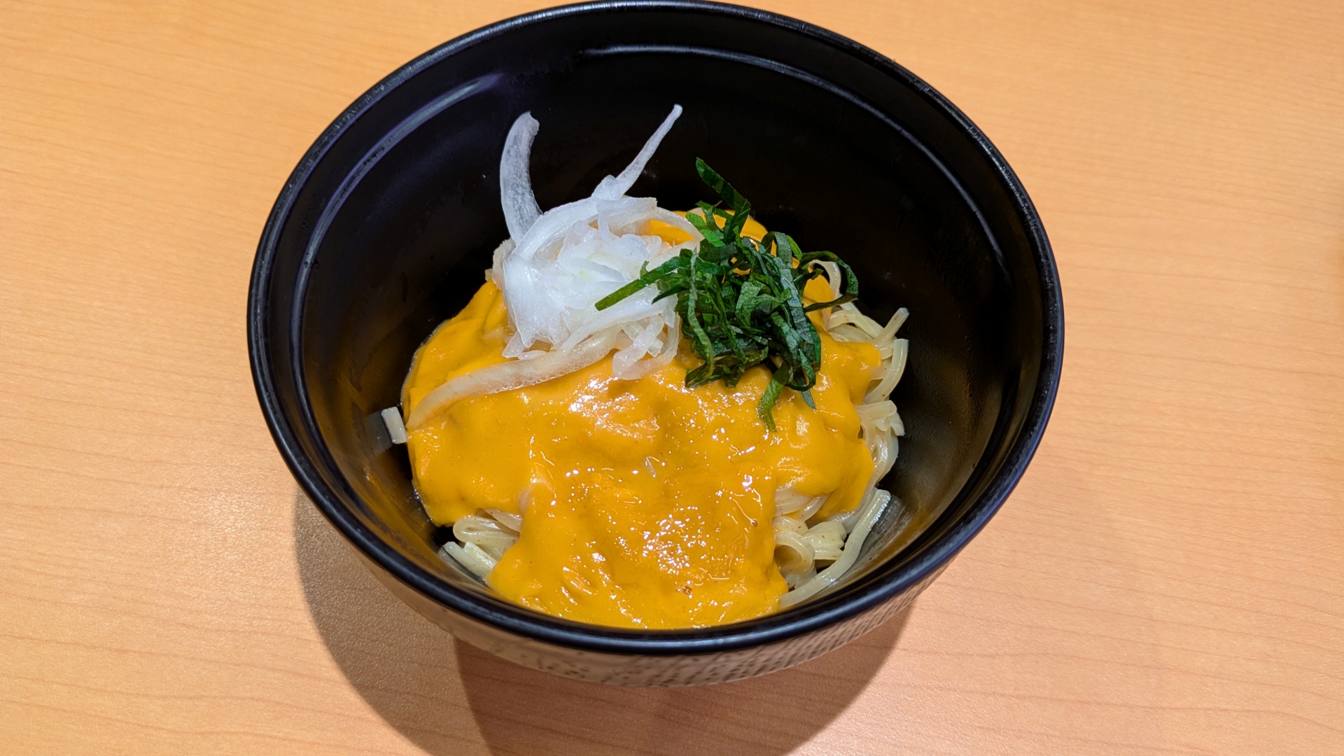 濃厚うにまぜそば（価格：460円～/販売期間：11月12日～11月30日/販売予定総数30万食）