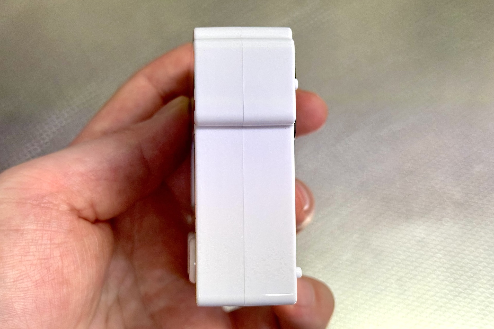 横から見たサイズ感。かなりコンパクトで使い勝手がよさそう