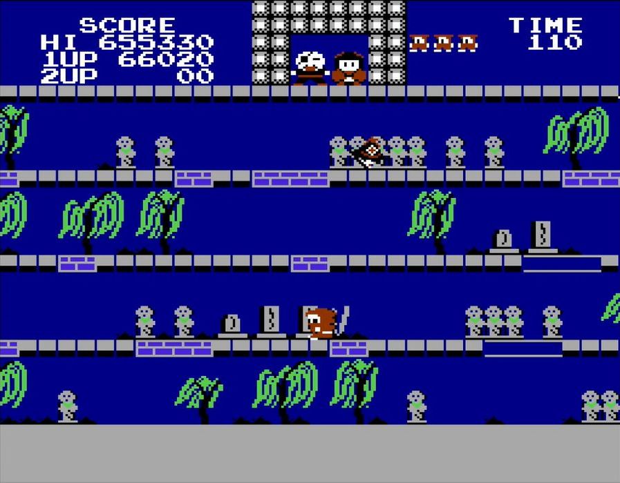 天井を破壊するとランダムでアイテムが出現する。写真は取るとボーナス得点が入る小判が出たところ