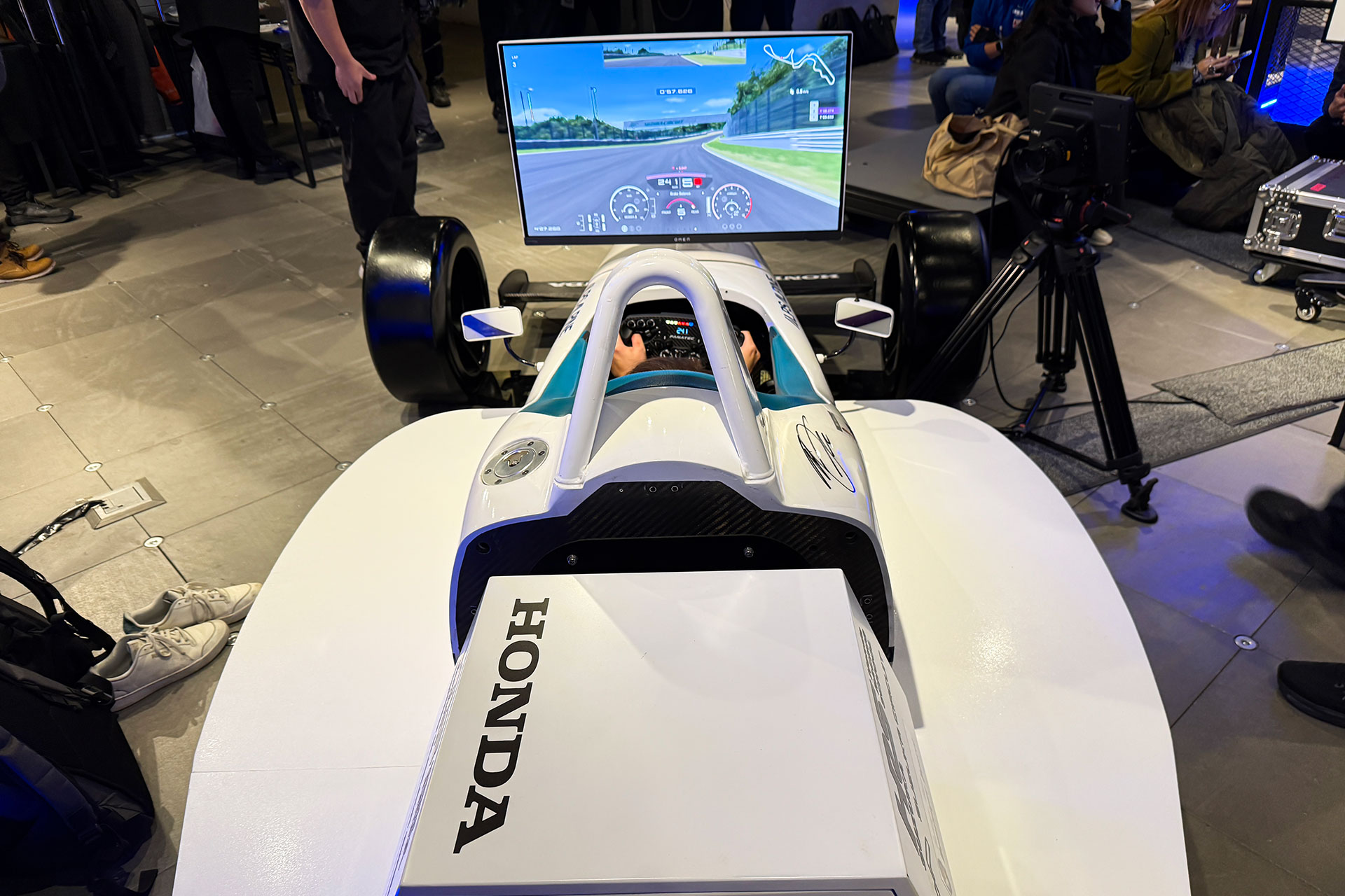 中に入ると視点も含めて全てがリアルに感じられる