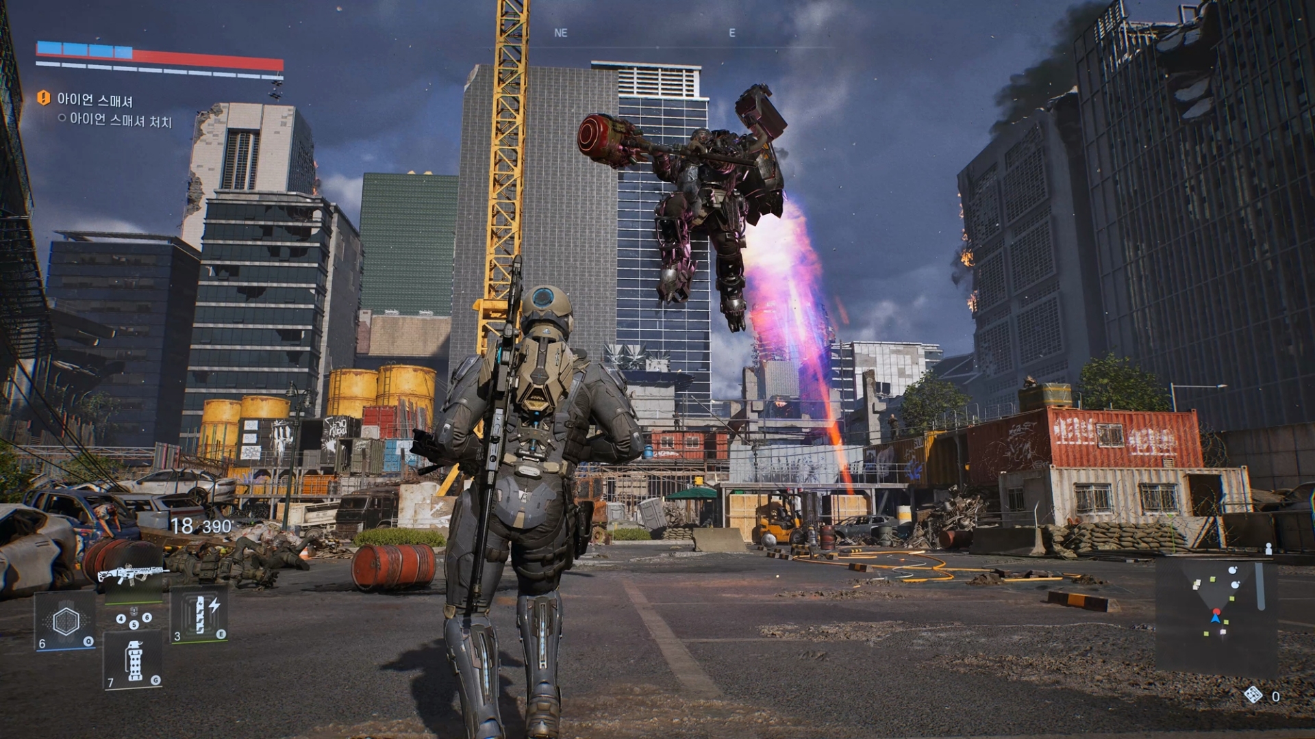 ボスの「IRON SMASHER」。ロマン装備積みすぎの重量過多野郎だ