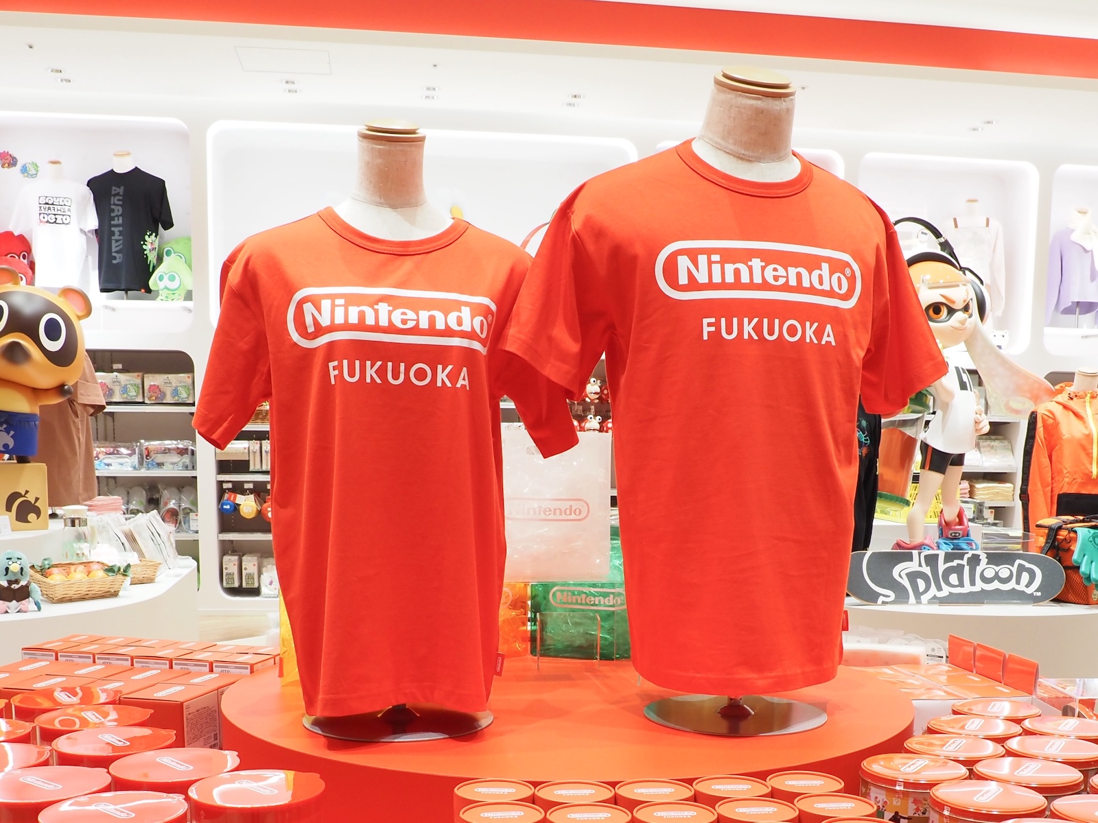 「Nintendo FUKUOKA」のロゴが入ったTシャツ