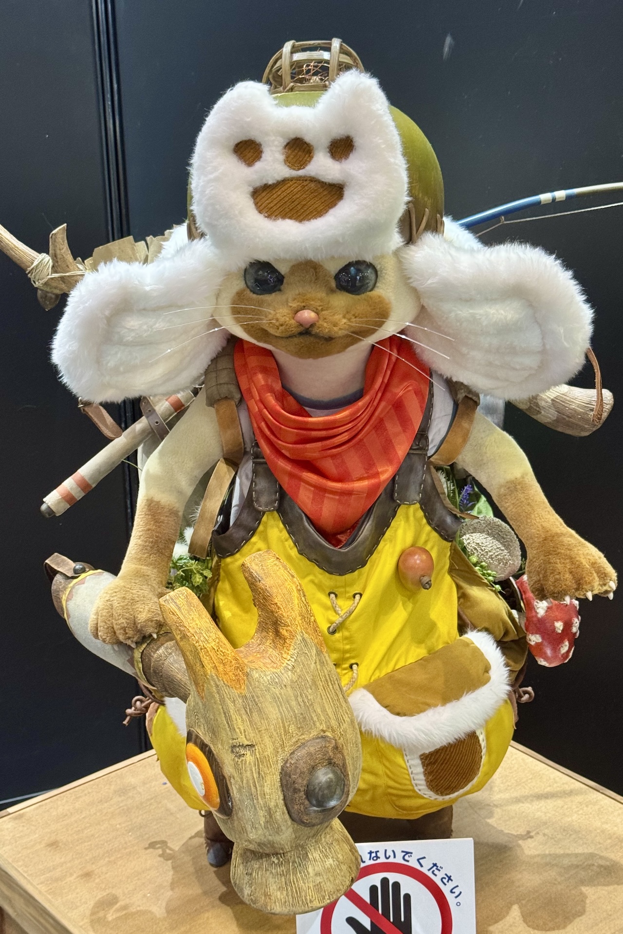 迫力ある「モンハンワイルズ」のスタチューが展示！ 写真撮影もOKとのことだ