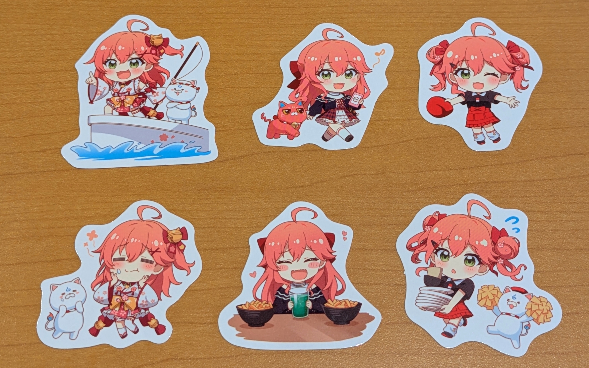 コラボ限定ピックは全6種。スシローのメニューを堪能する姿やスシローで働く姿、そしておなじみの”金コイ耐久”から釣りのイメージともピッタリ