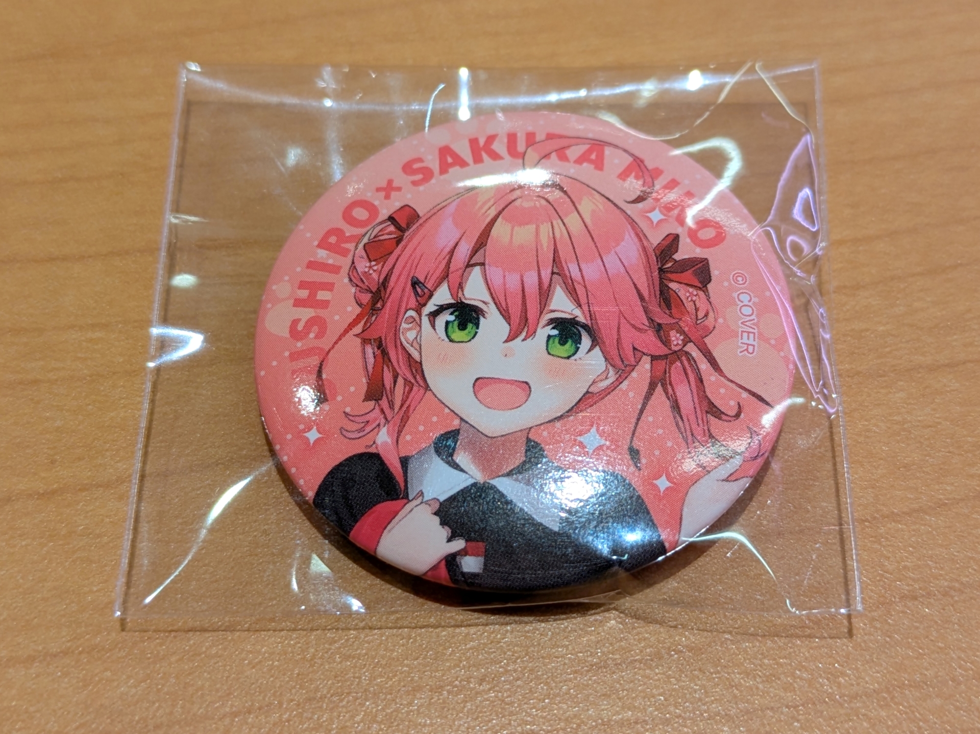 缶バッジは全3種。コラボデザインの顔部分が使用されている。どれもかわいい……