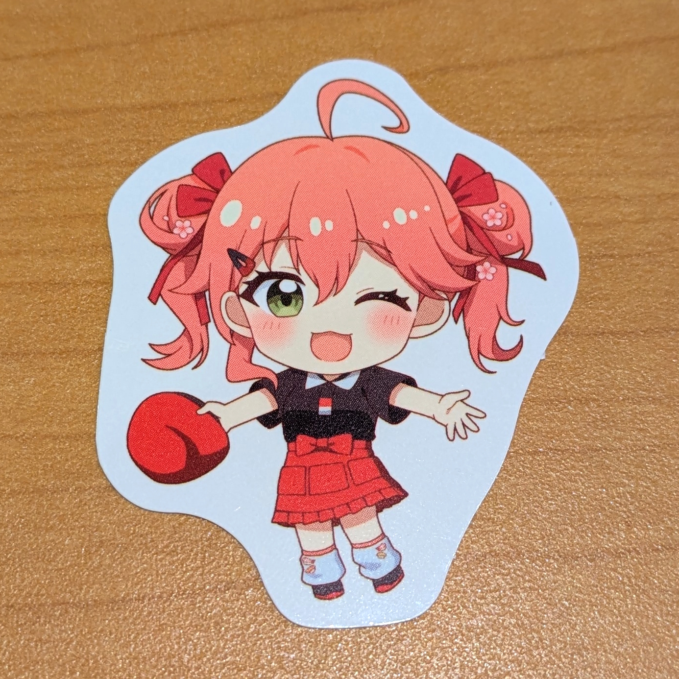 コラボ限定ピックは全6種。スシローのメニューを堪能する姿やスシローで働く姿、そしておなじみの”金コイ耐久”から釣りのイメージともピッタリ