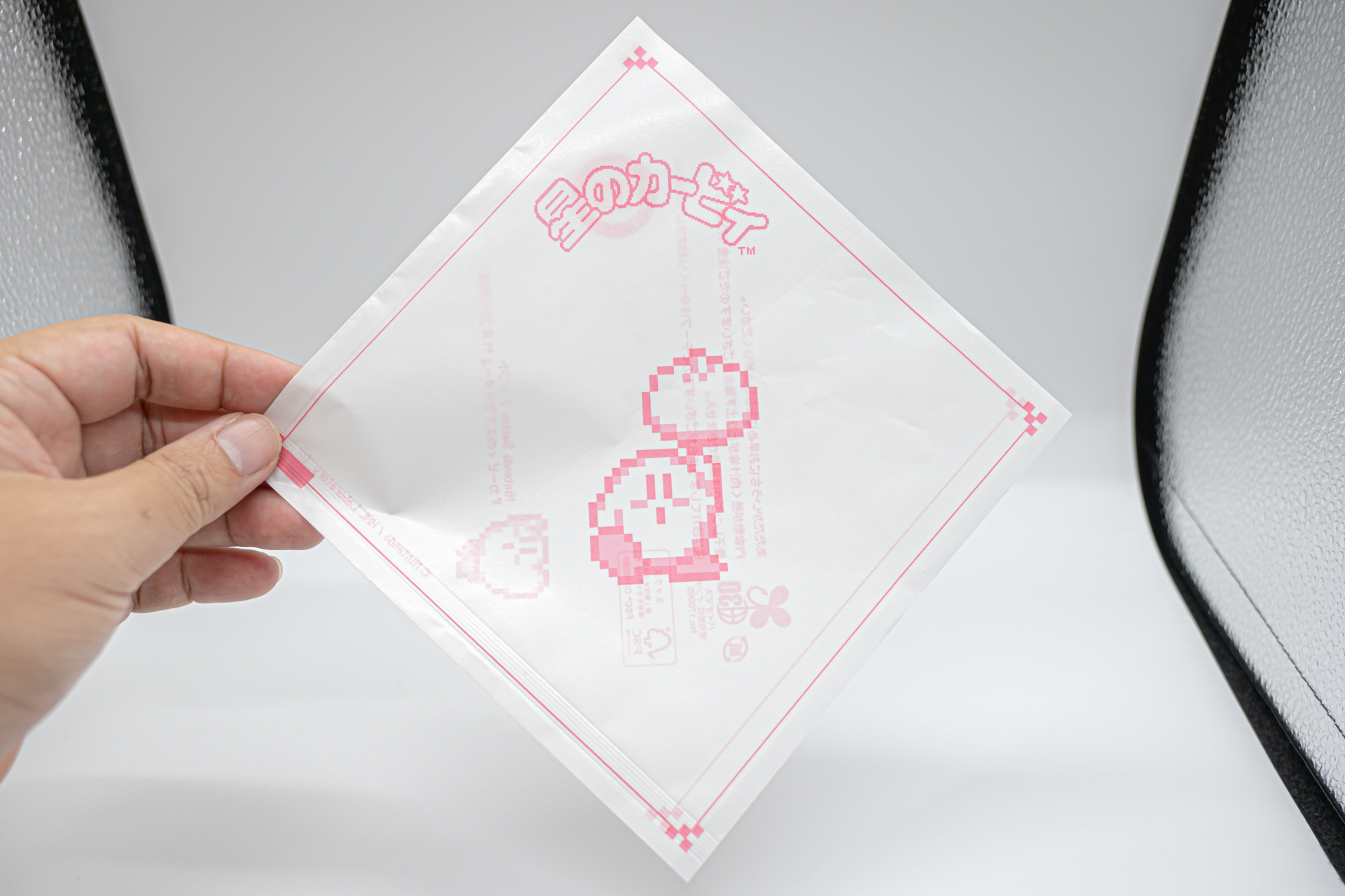 カービィのイメージカラーである、ピンク色で印刷されたコラボデザイン