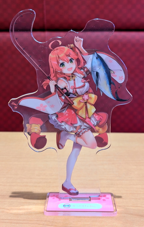 スシロー×さくらみこさんの激カワアクスタを撮り下ろし！コラボ