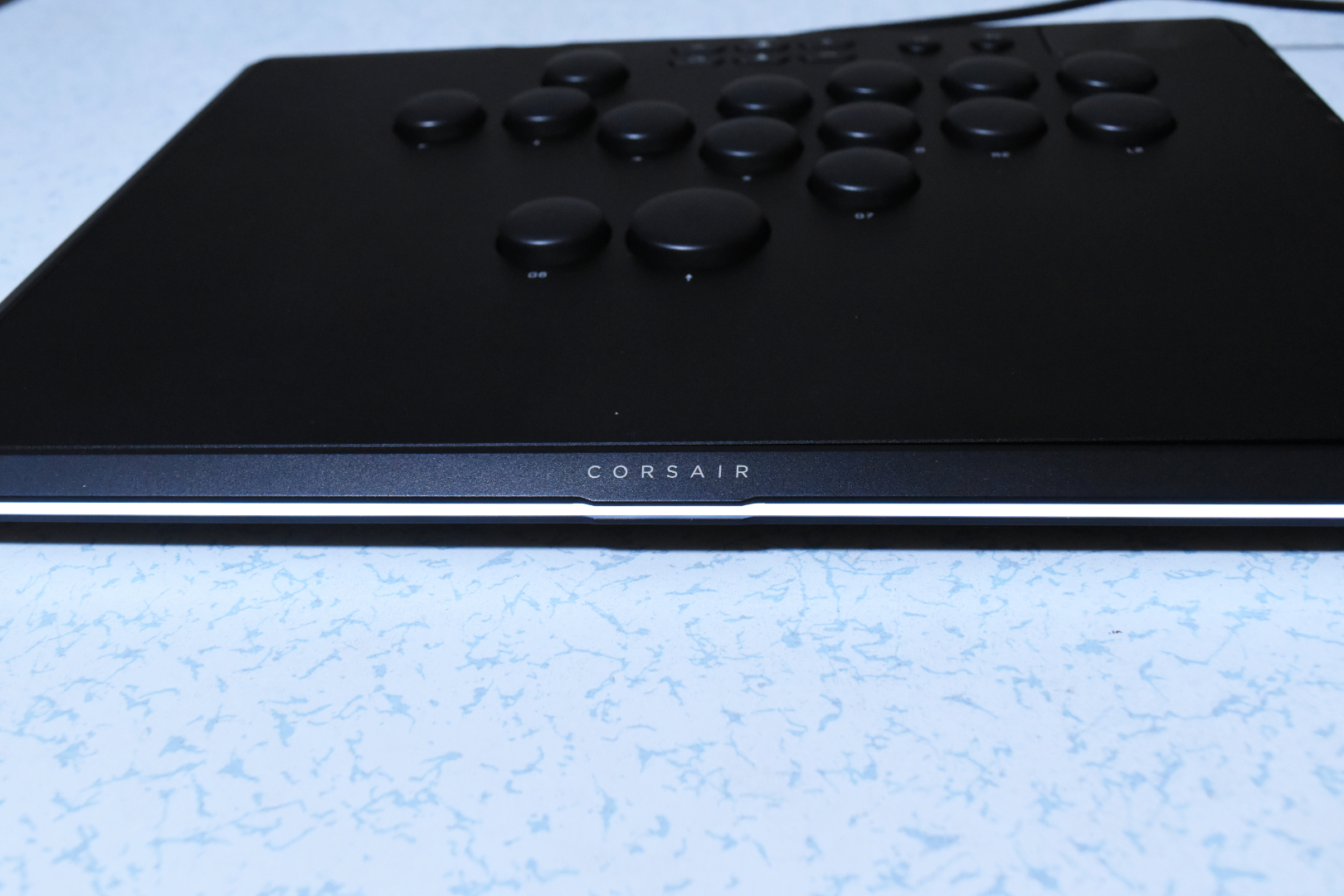 側面のLEDの発光の強さで感度の強さを一目で確認できる