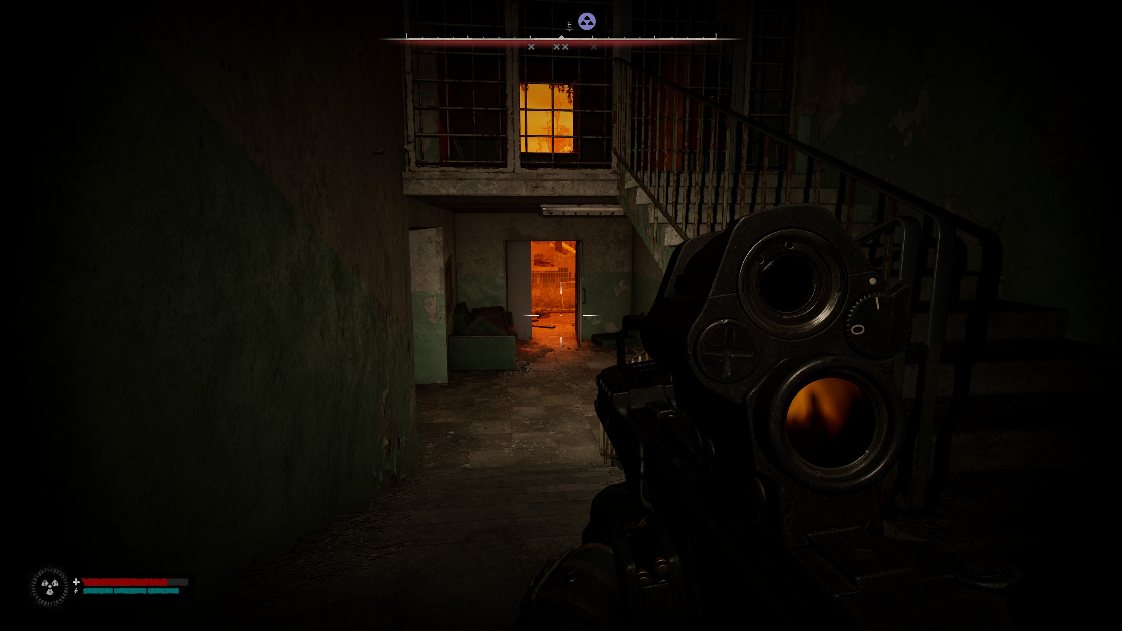 エミッションから逃れるためには、建物の奥深くに避難するしかない