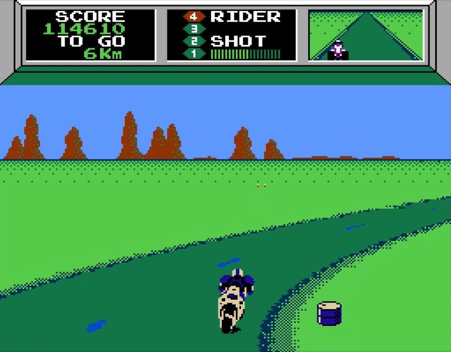 後方から出現して猛スピードでライダーを追い抜く、紫の車の出現は衝撃だった