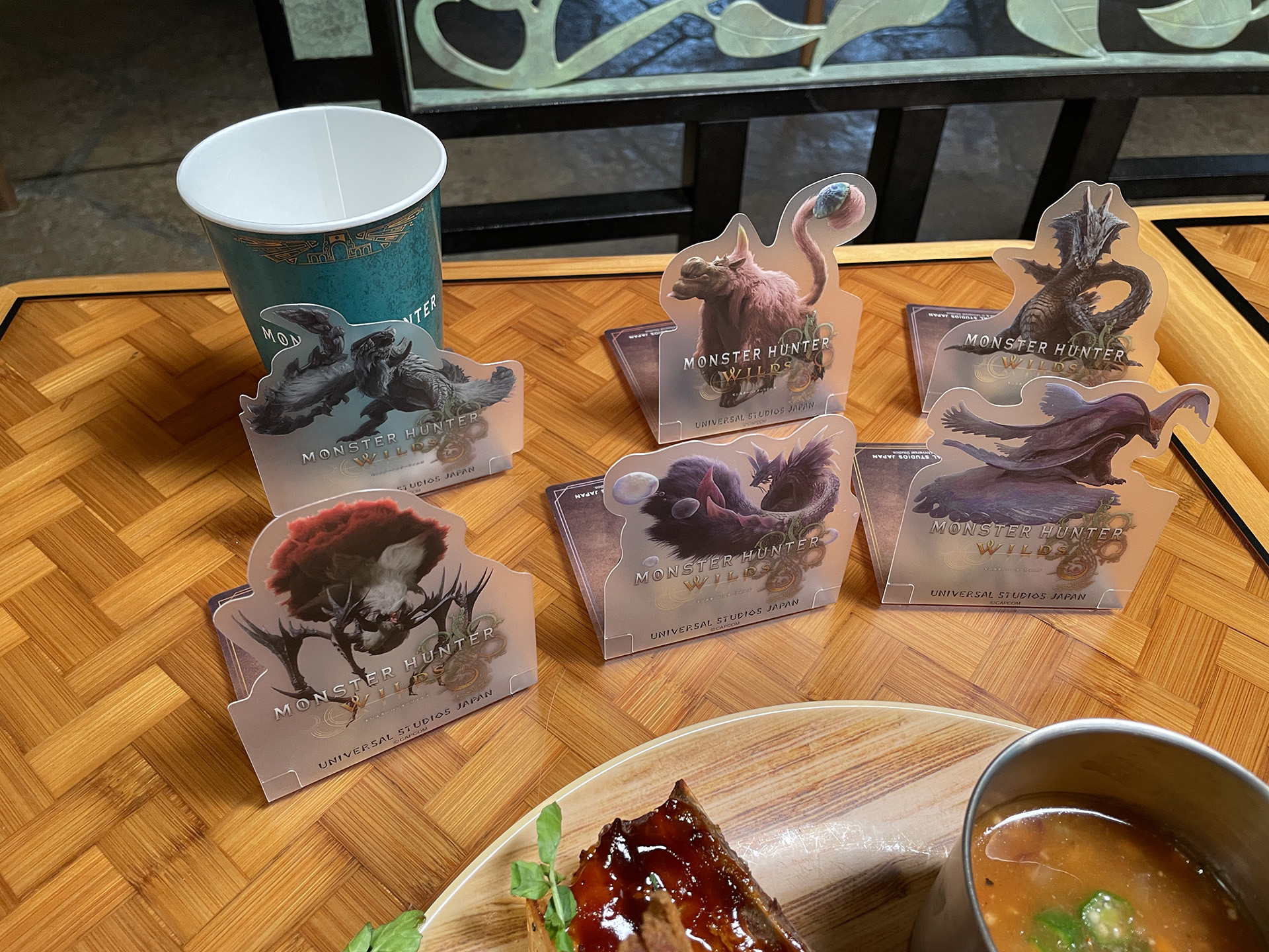 コースターはセットメニュー1つにつきランダムで1枚進呈