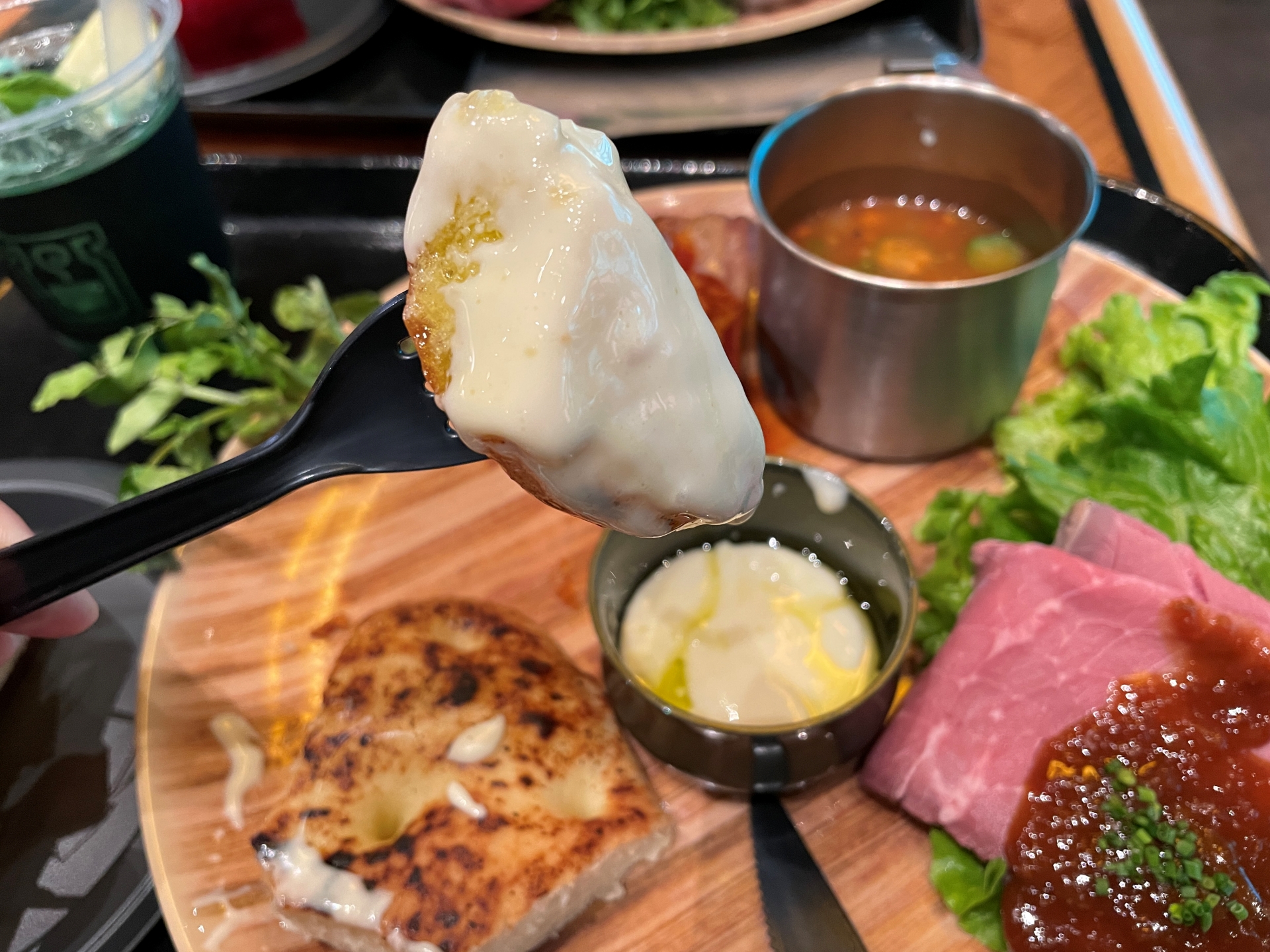 チーズはとろ～り。たっぷりつけるとおいしい