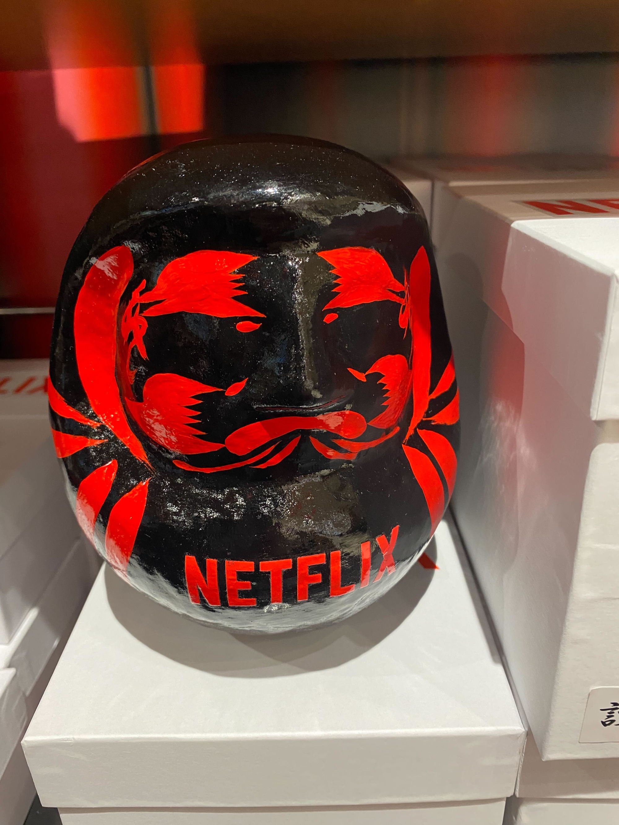 Netflix だるま 約15cm（価格：2,178円）