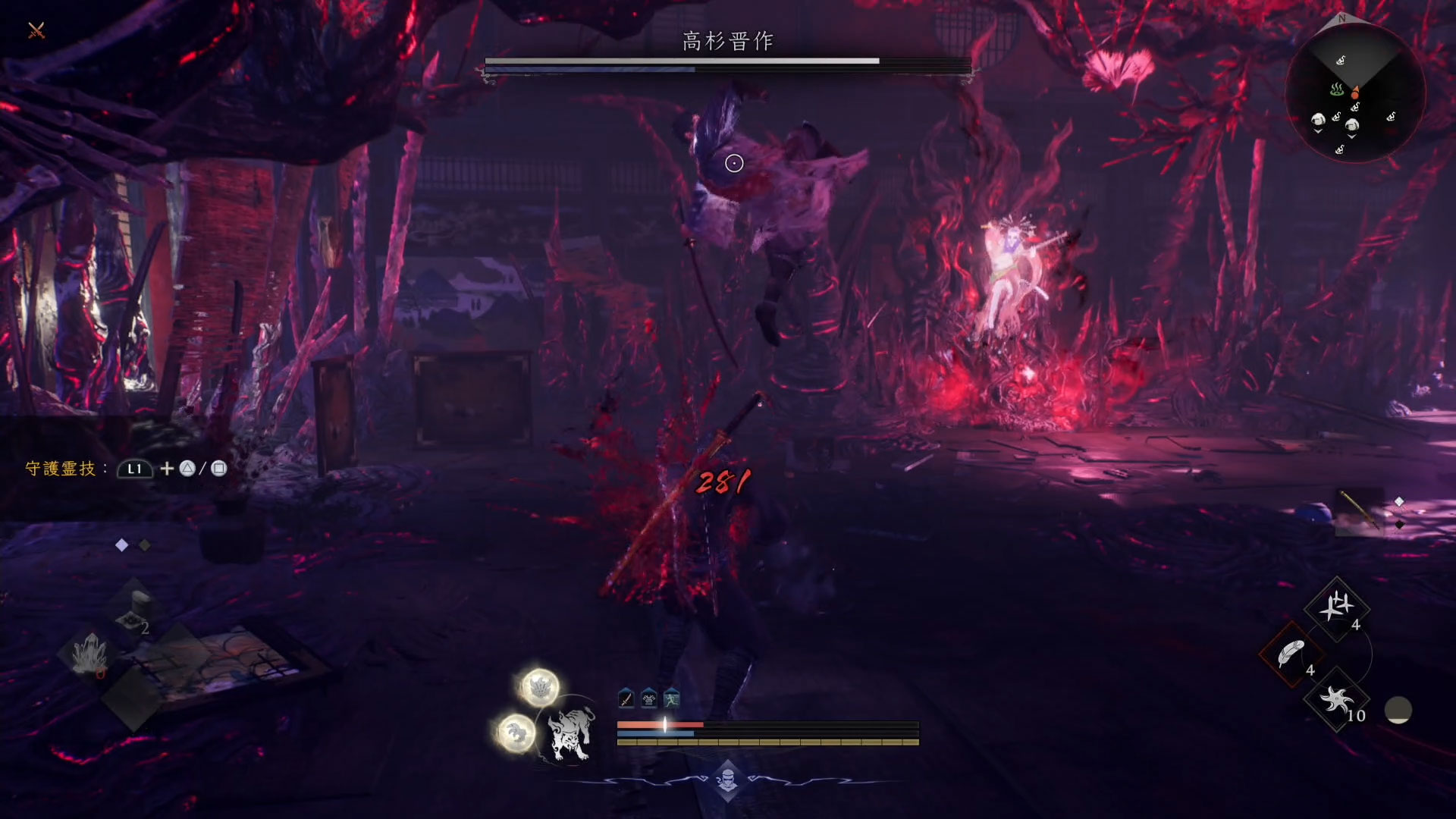 高く飛び上がって刀を切りつけてくる高杉晋作。それとは別に、離れた場所から守護霊が攻撃を仕掛けてくるのでやっかいだ