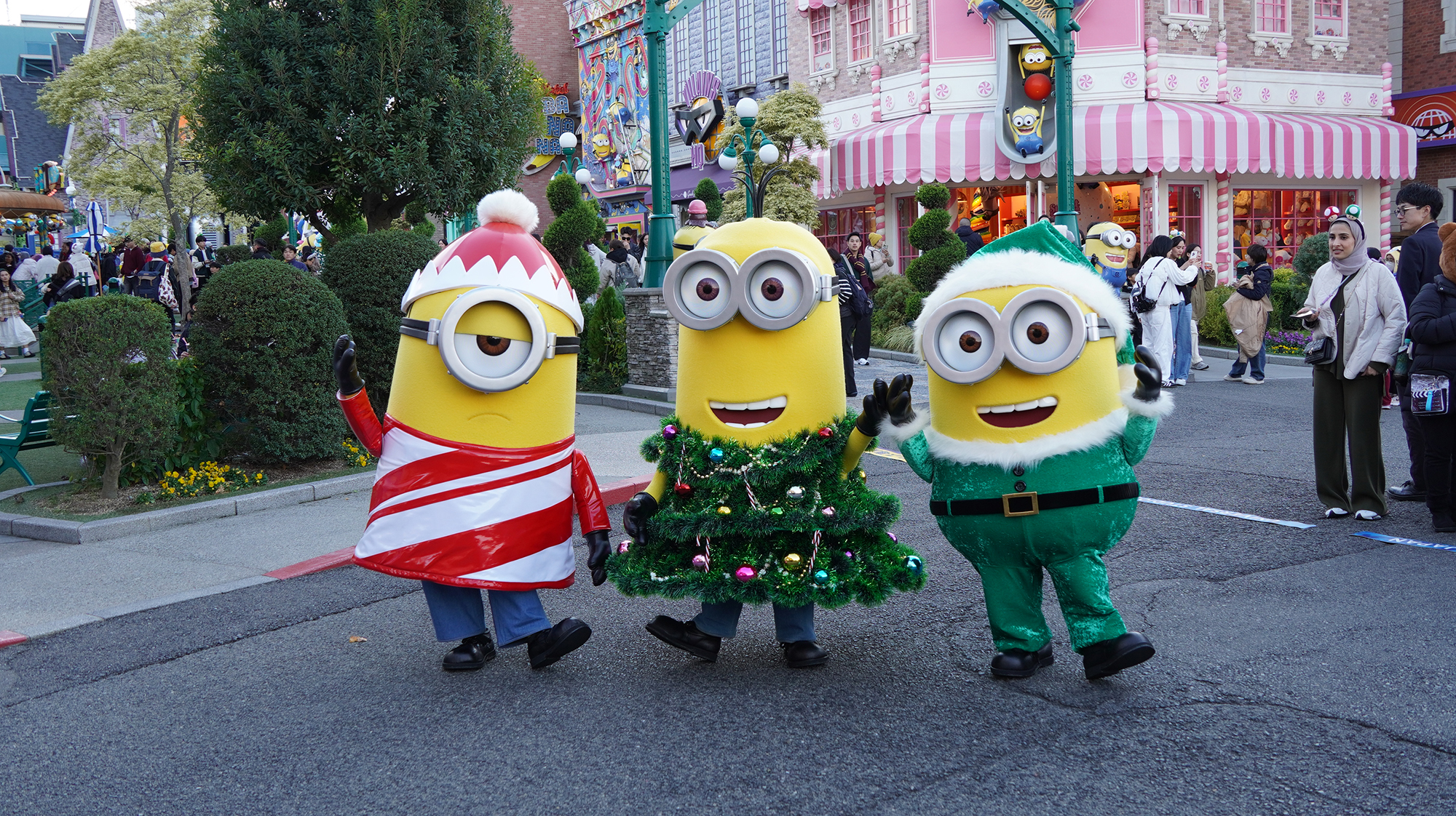 クリスマス以上のミニオンたちと楽しく触れ合う「ミニオン・ジングル・ベロー・ミート＆グリート」