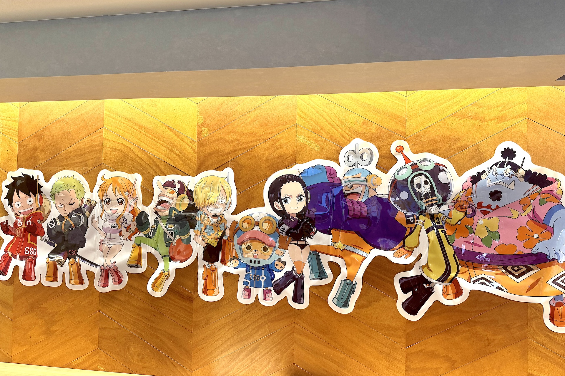 コラボ第1弾のメニュー表。ルフィたちがメニューを手に持った描き下ろしイラストが使用されている