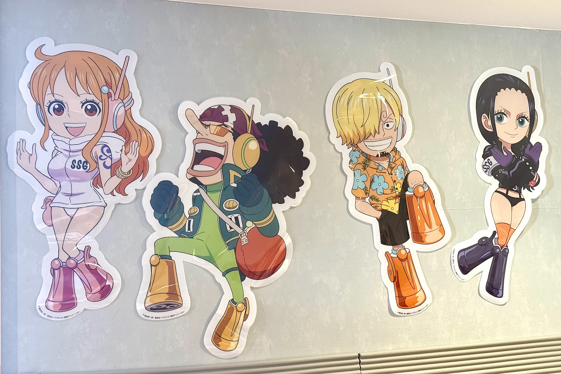 コラボ第1弾のメニュー表。ルフィたちがメニューを手に持った描き下ろしイラストが使用されている