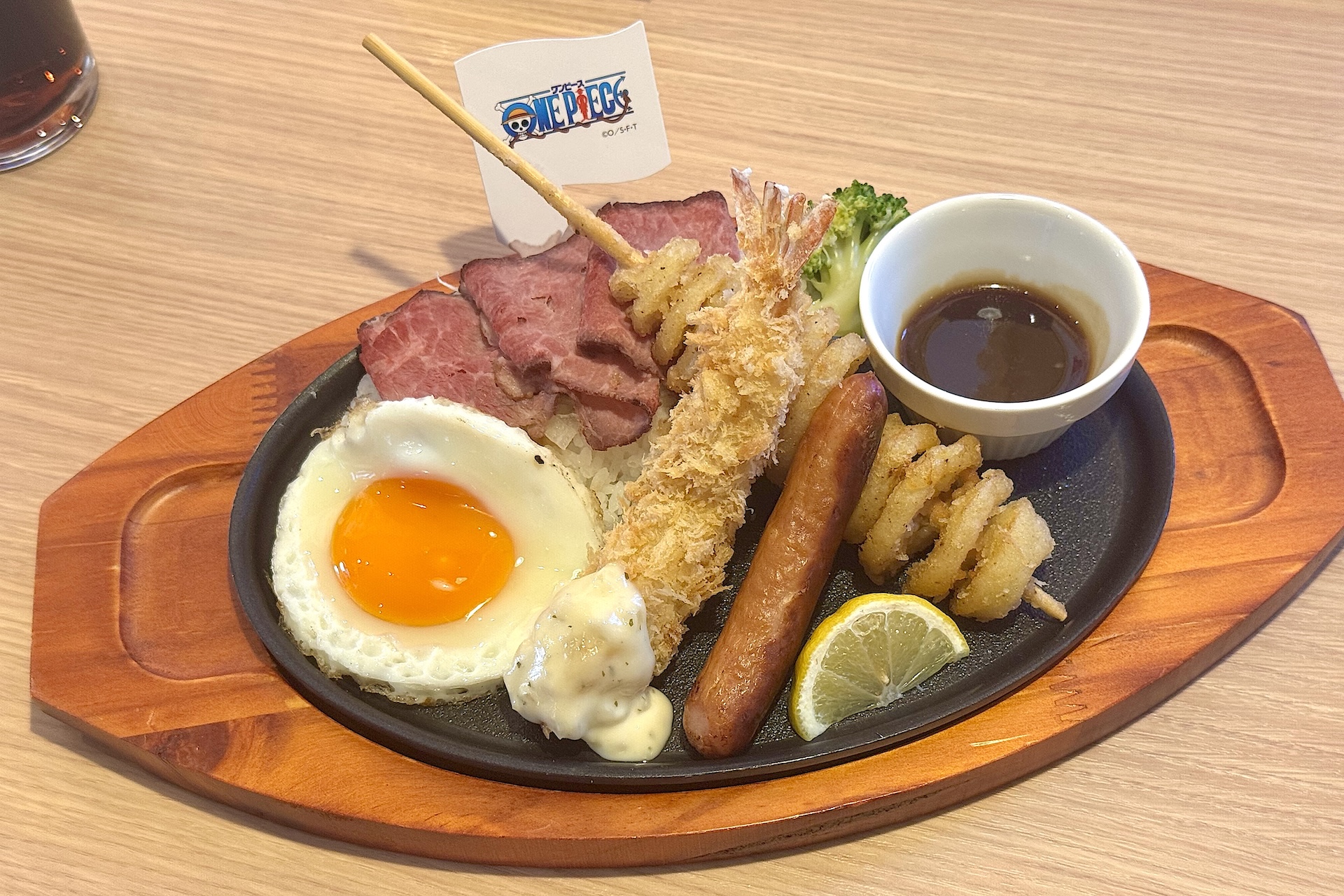 ゾロの三刀流鉄板盛り 価格：1,208円