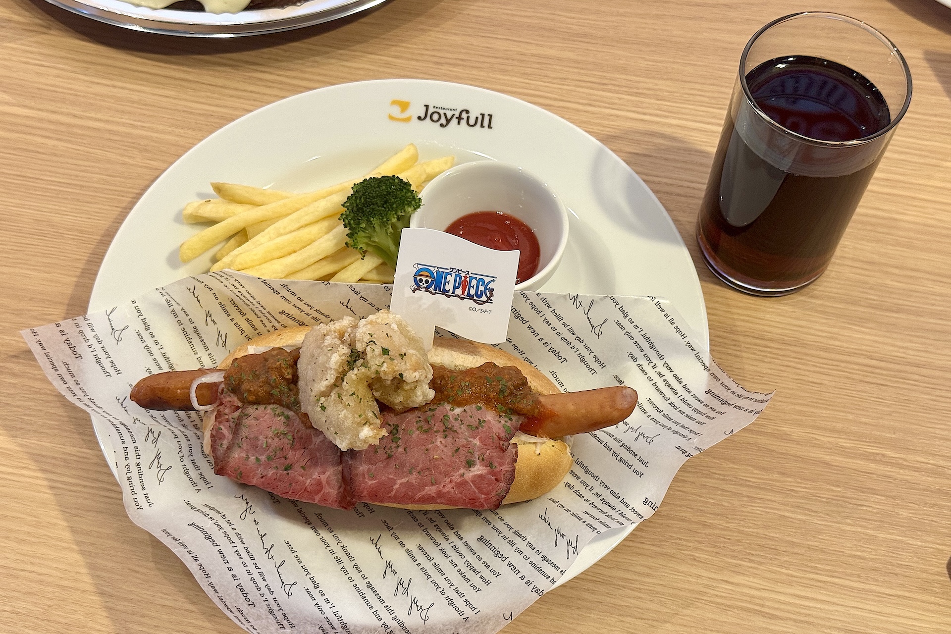 フランキーのスーパー☆ミートホットドッグ～コーラと共に～（ドリンクバー付） 価格：1,098円 ※単品 988円