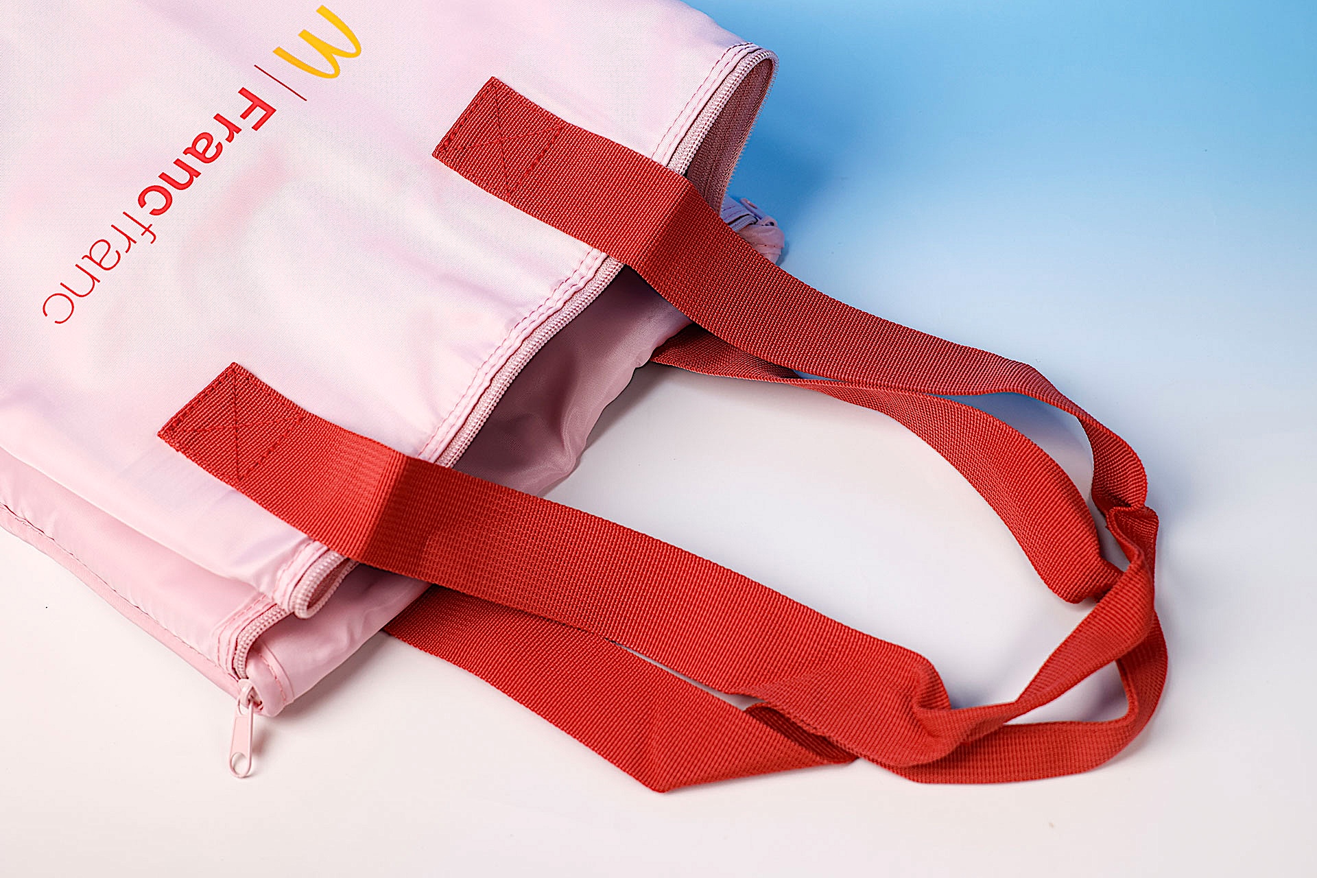 こちらはブルーの「ビッグな保温・保冷バッグ」